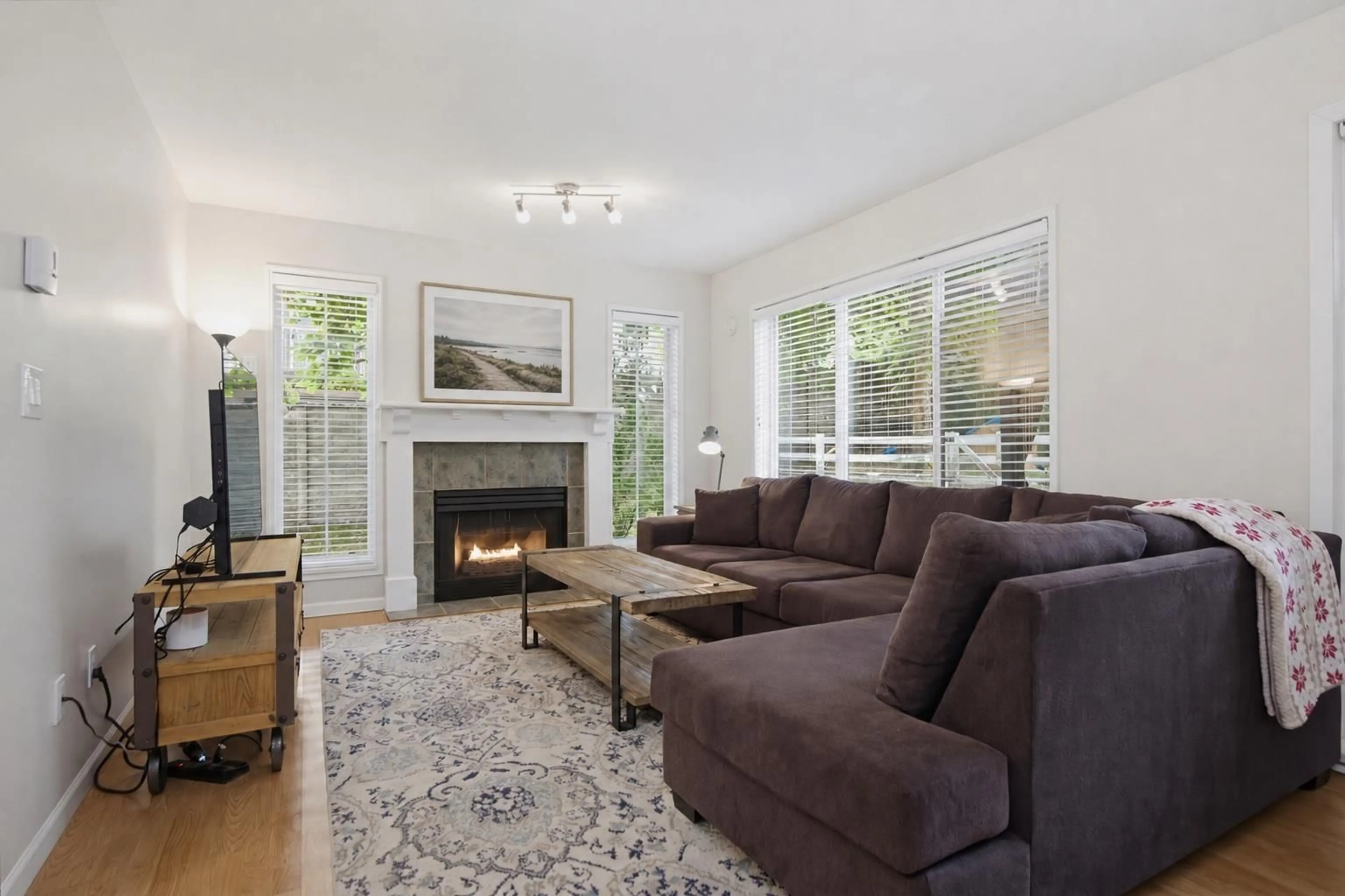 Living room with furniture, unknown for 35 - 8930 WALNUT GROVE DRIVE, Langley British Columbia V1M3K2
