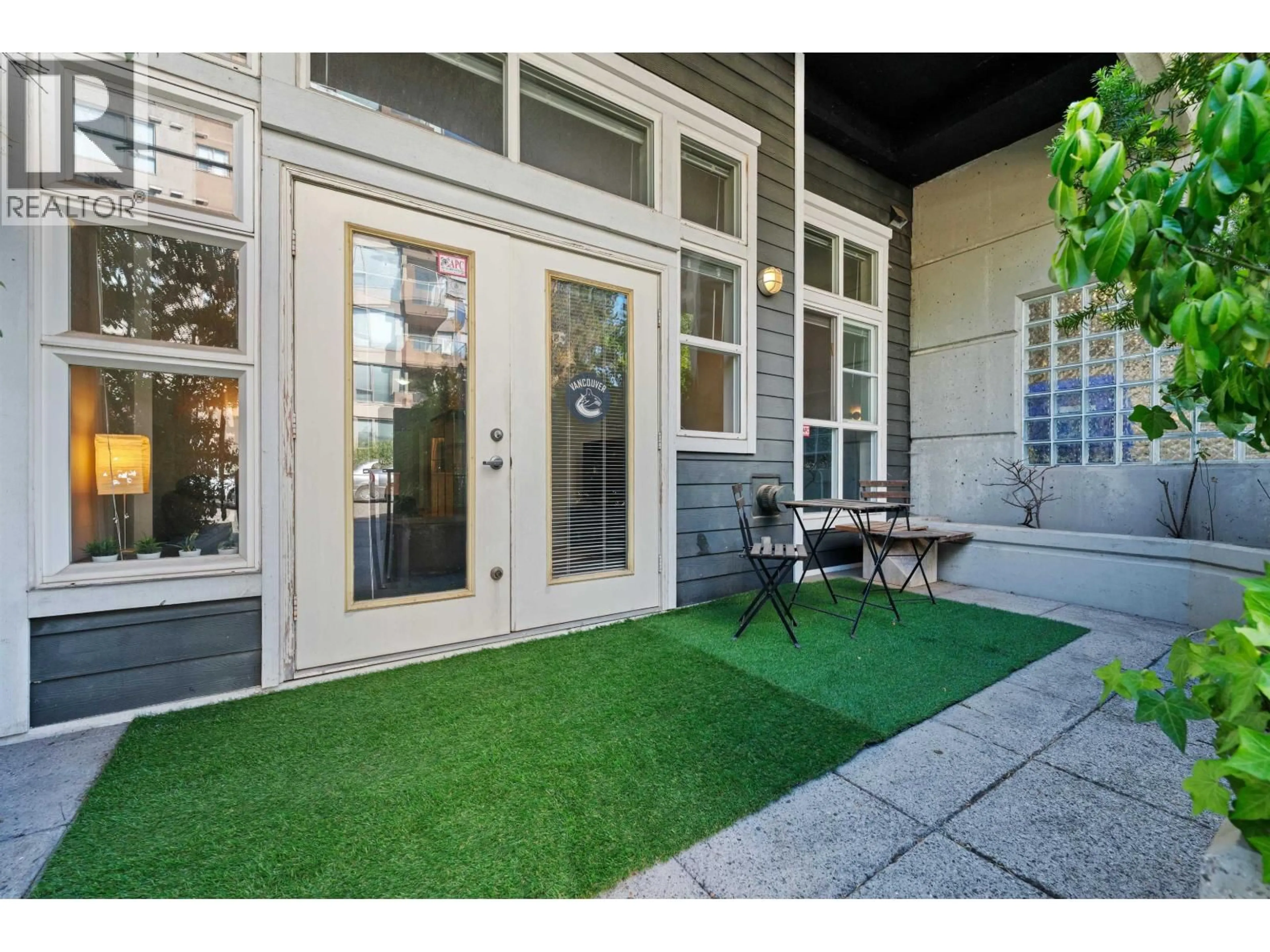 Indoor entryway for 102 - 2102 38TH AVENUE, Vancouver British Columbia V6M1R9