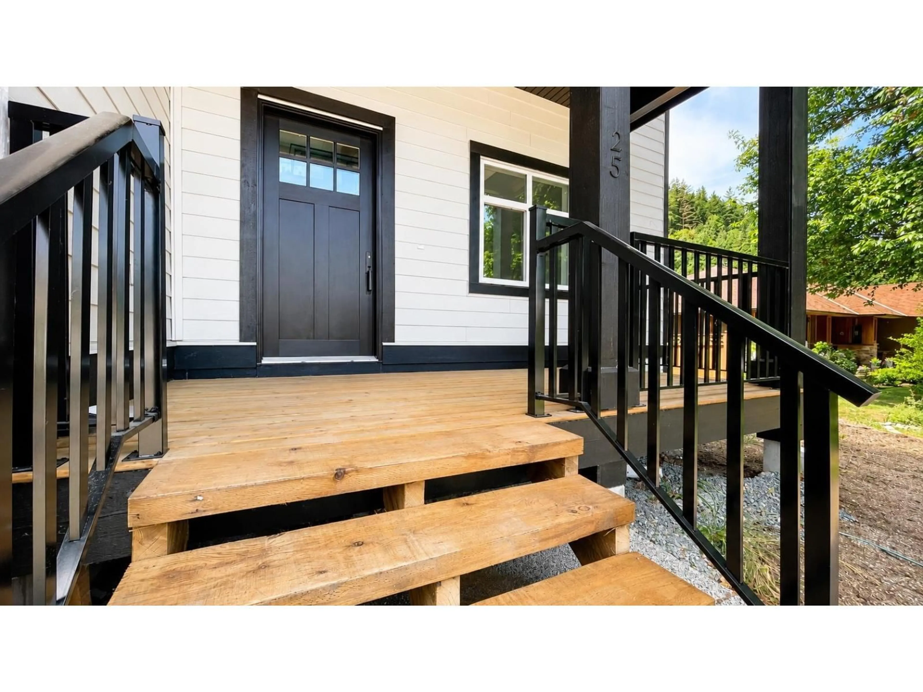 Indoor entryway for 25 - 14550 MORRIS VALLEY ROAD, Mission British Columbia V0M1A1