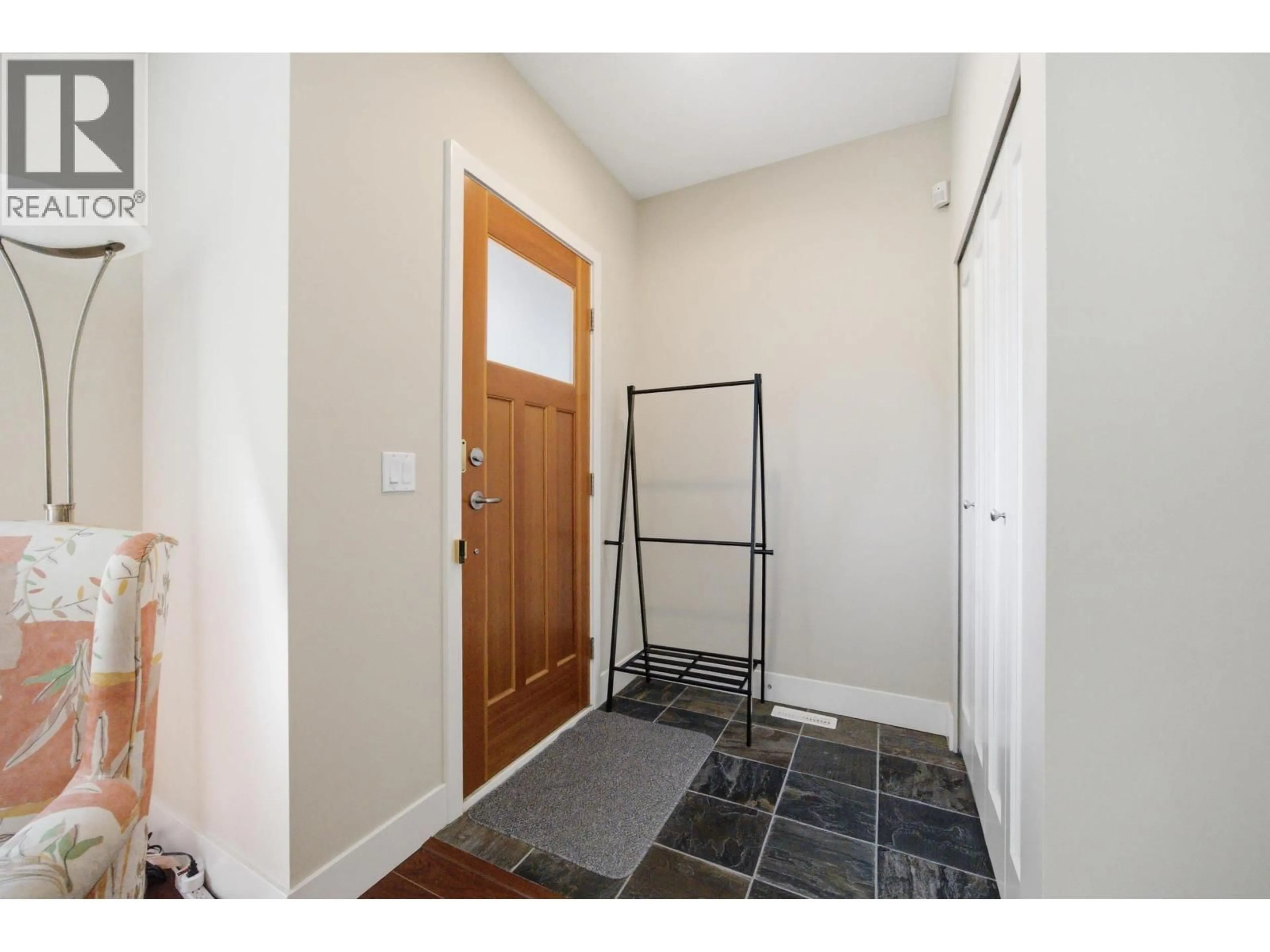 Indoor entryway for 225 SALTER STREET, New Westminster British Columbia V3M0E8