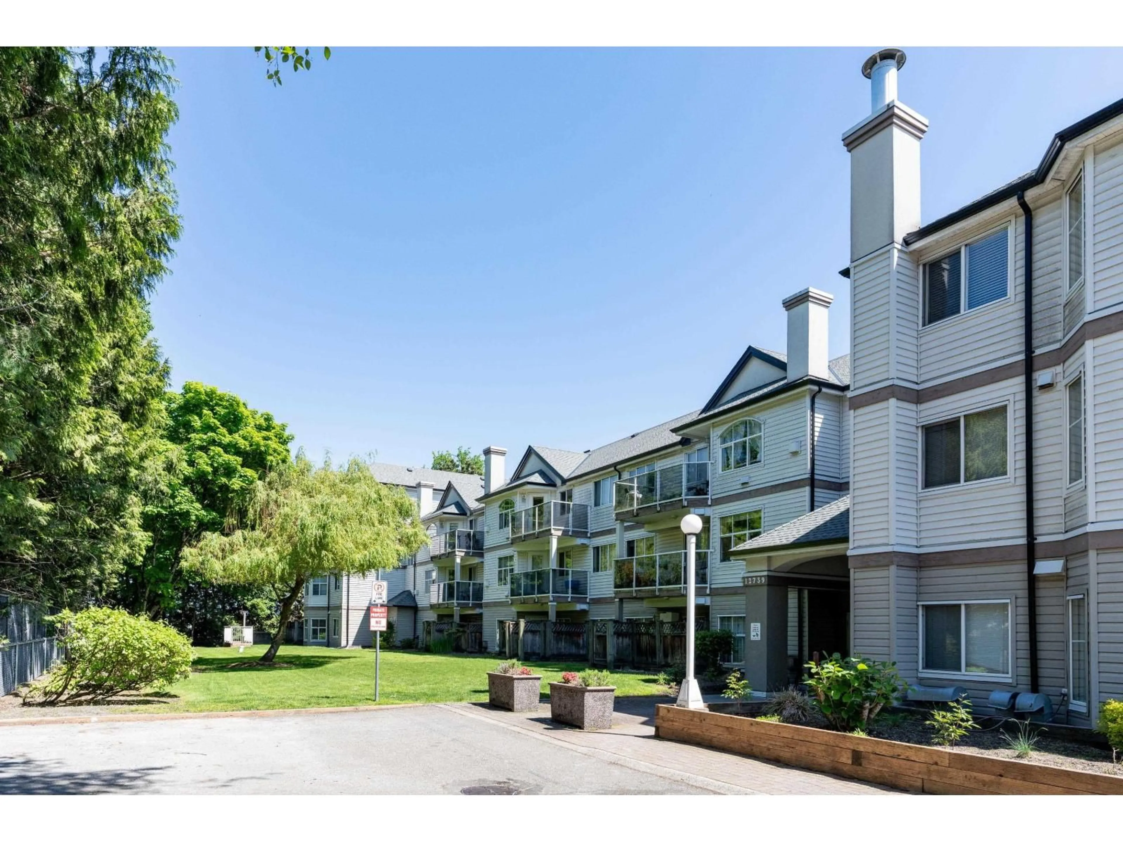 Patio, mountain view for 103 - 12739 72 AVENUE, Surrey British Columbia V3W2M7