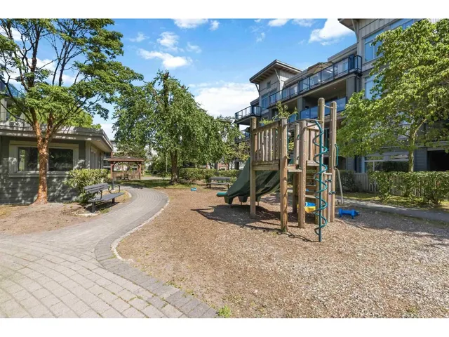 405 - 15385 101A AVENUE, Surrey 5