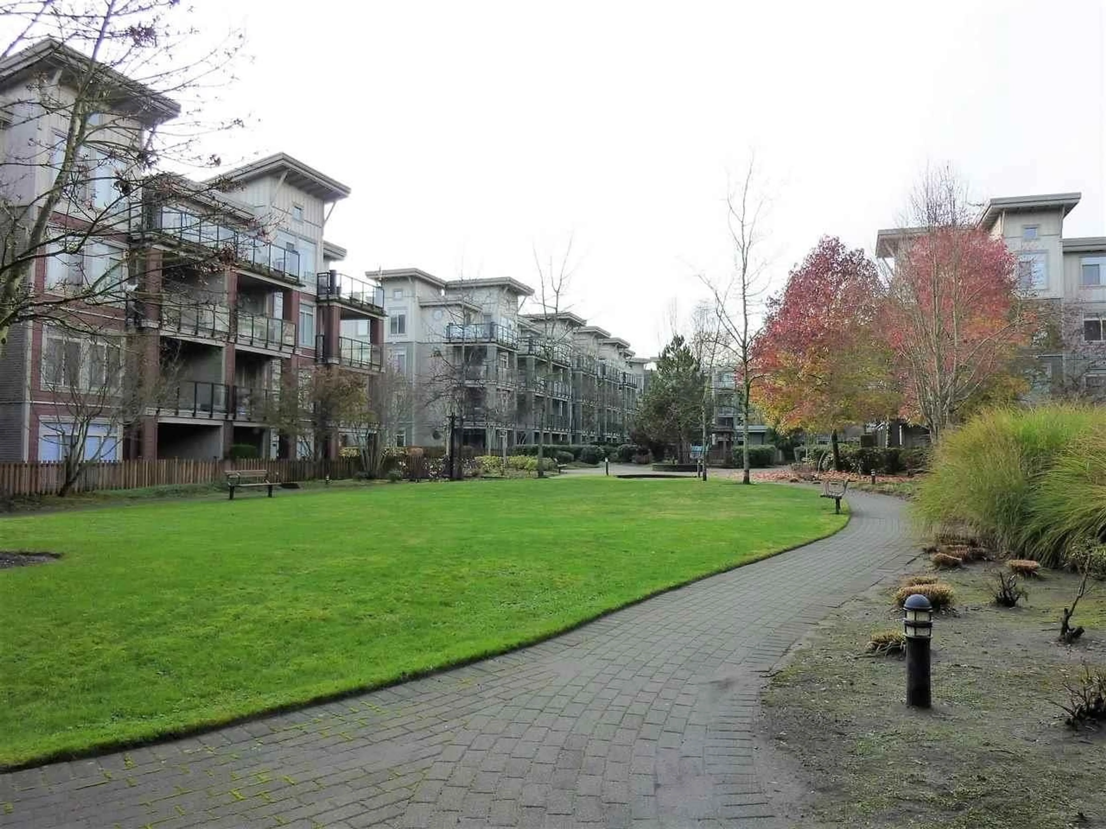 Unknown for 405 - 15385 101A AVENUE, Surrey British Columbia V3R0B4