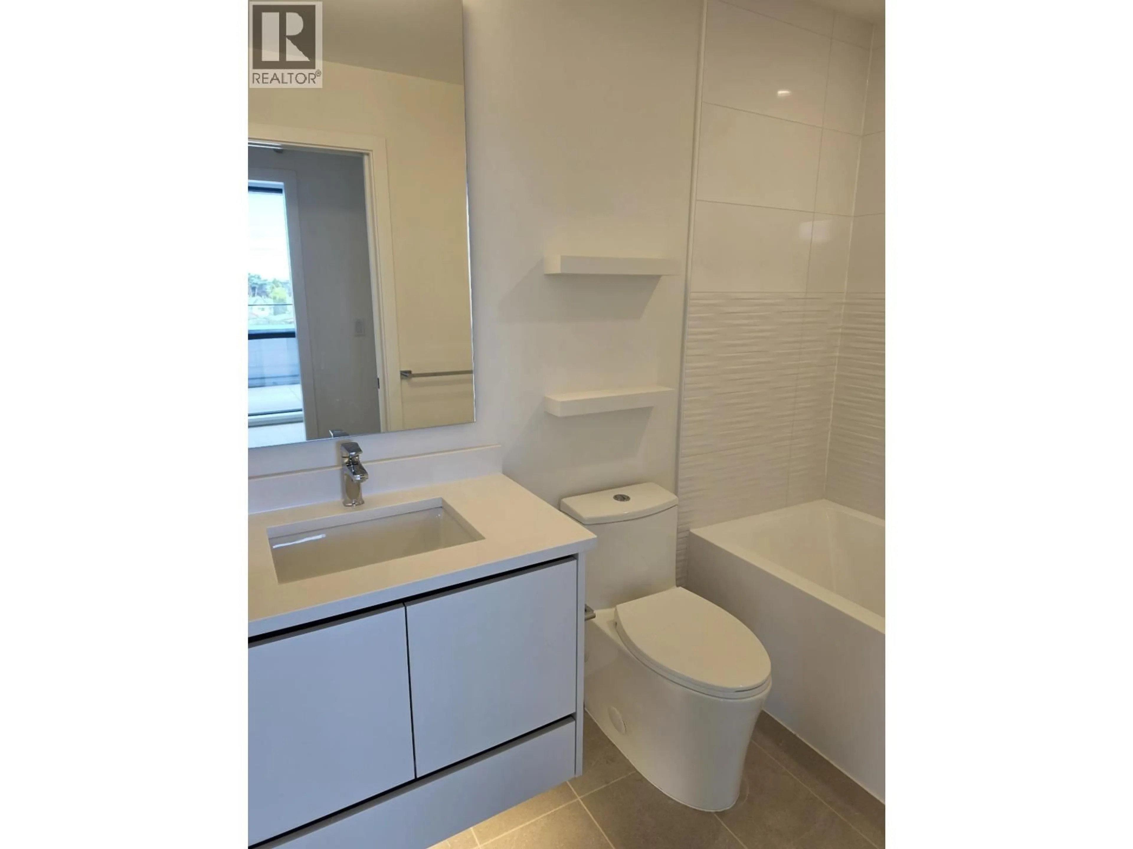 Standard bathroom, ceramic/tile floor for 504 - 8398 OAK STREET, Vancouver British Columbia V6P0L9