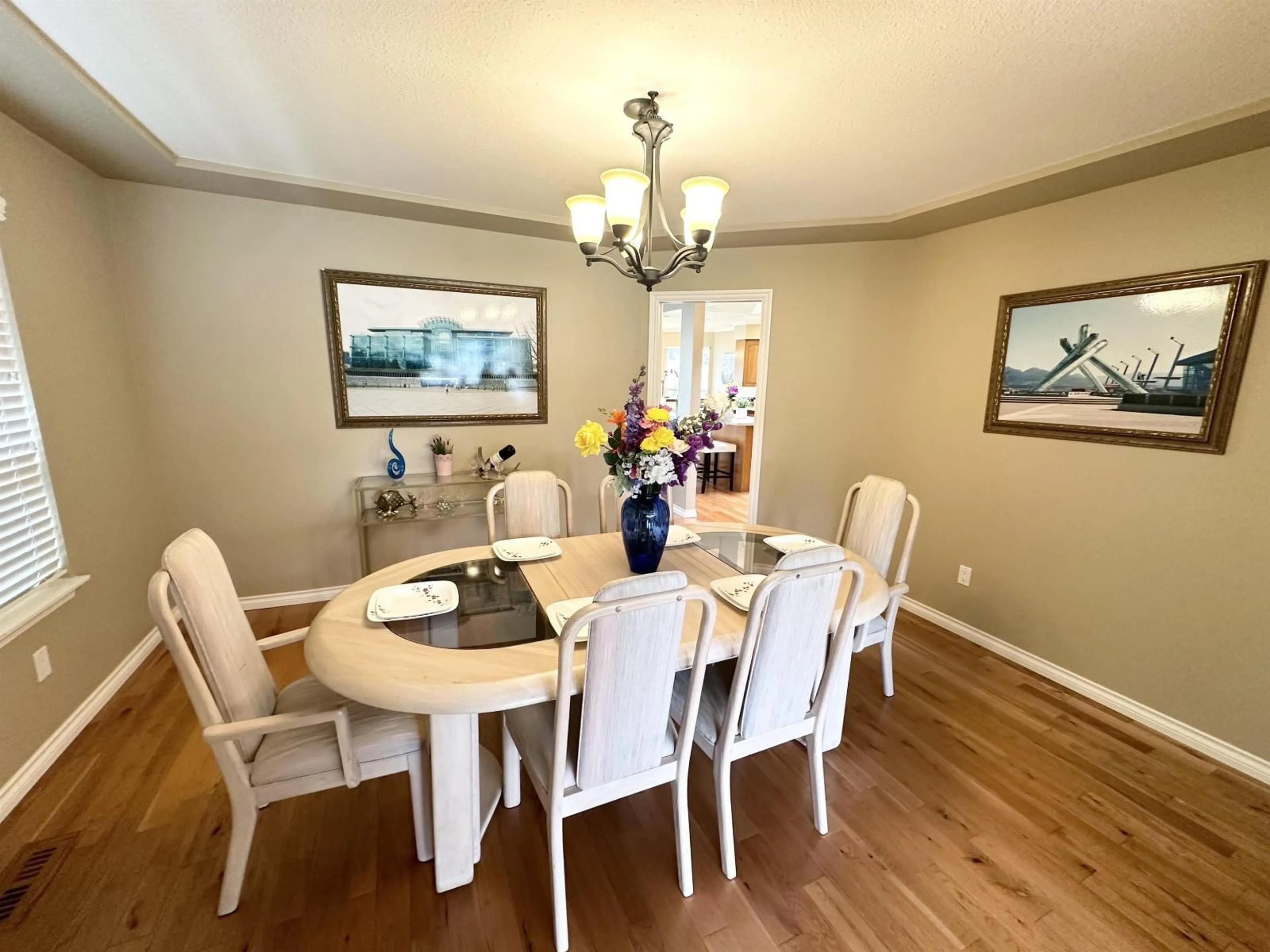 Dining room, wood/laminate floor for 14897 22 AVENUE, Surrey British Columbia V4A9J2