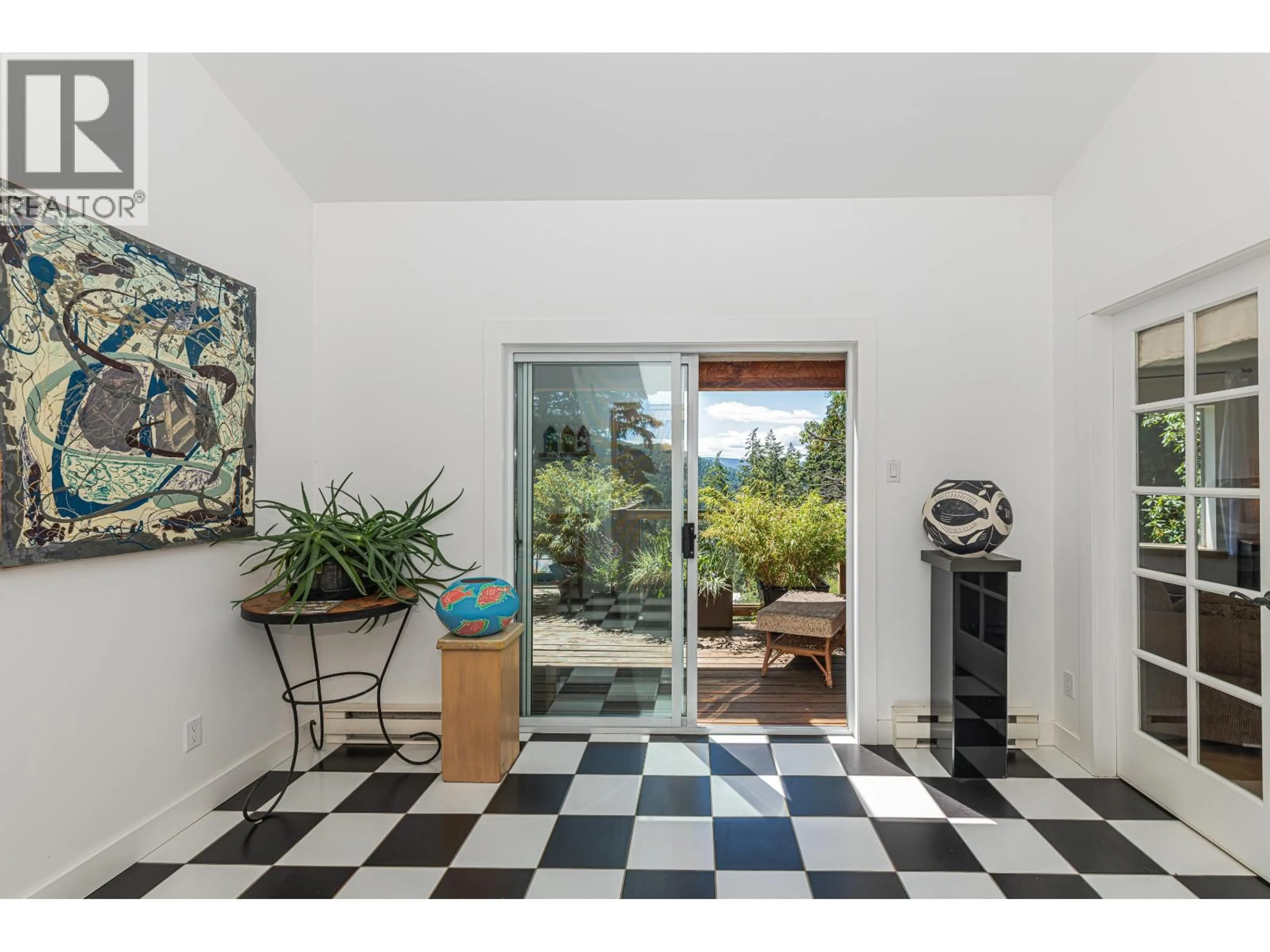 Indoor foyer for 351 ELIZABETH DRIVE, Salt Spring Island British Columbia V8K1J5