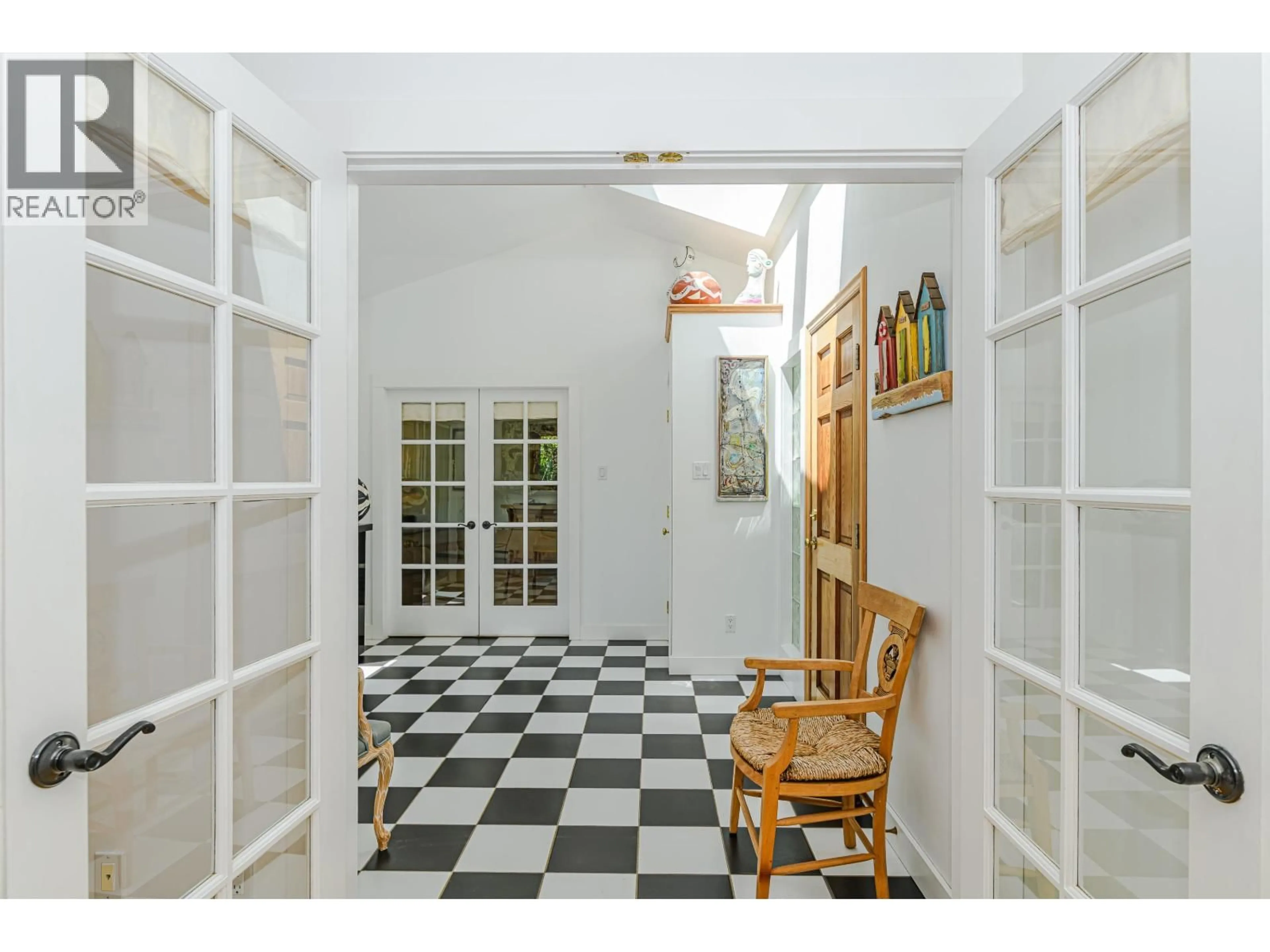 Indoor foyer for 351 ELIZABETH DRIVE, Salt Spring Island British Columbia V8K1J5