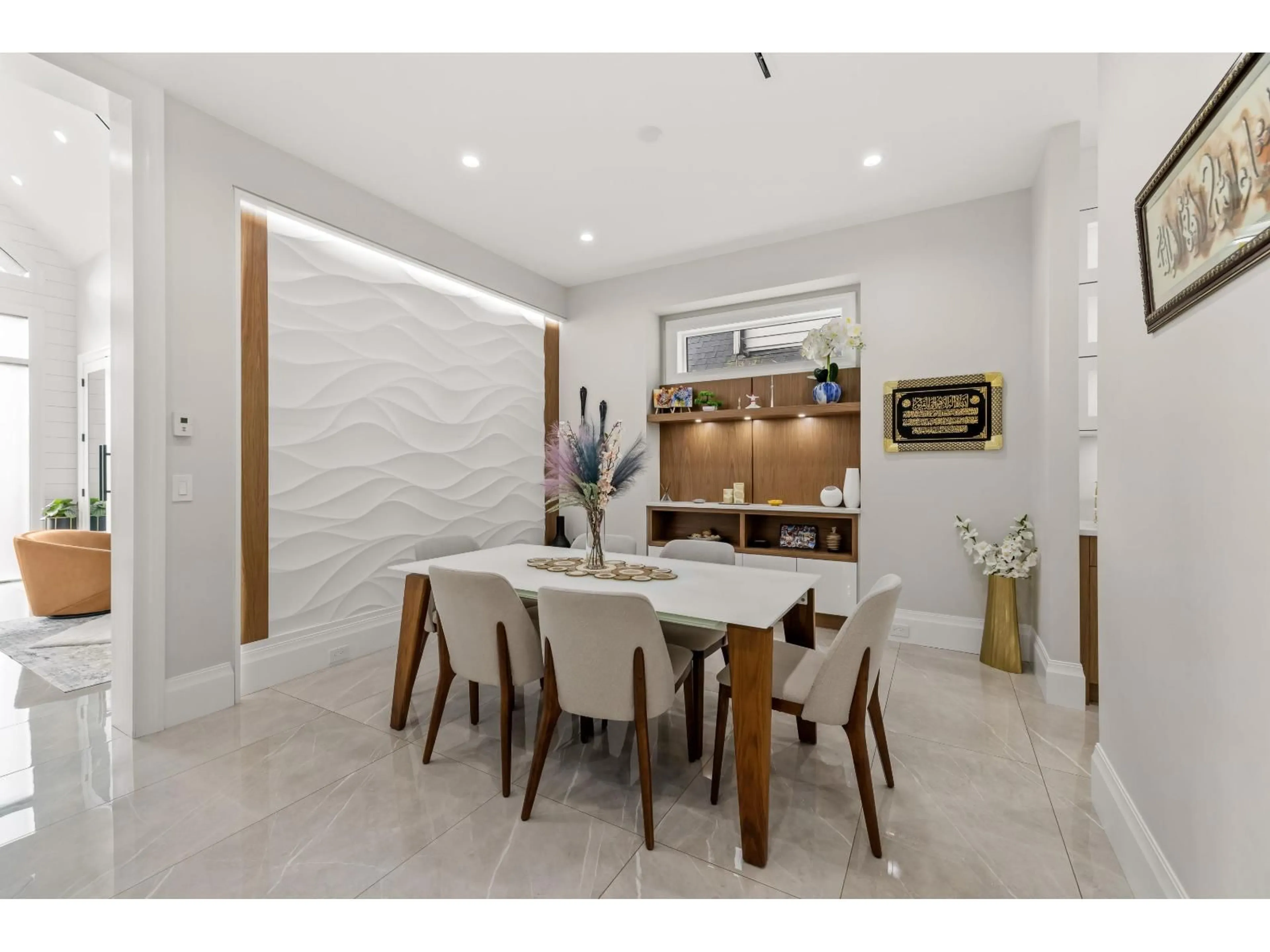 Dining room, ceramic/tile floor for 15689 106A AVENUE, Surrey British Columbia V4N1K3