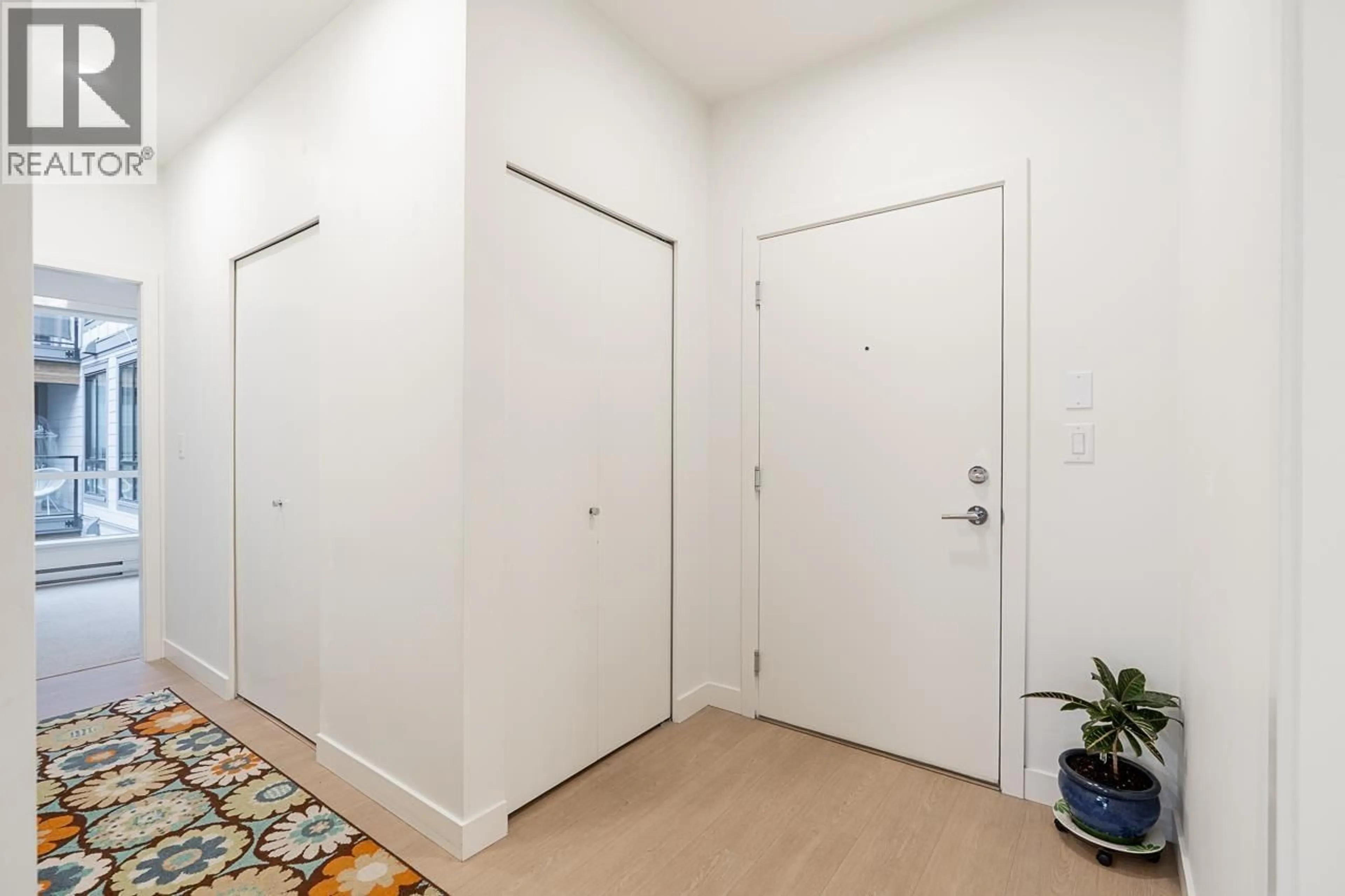 Indoor entryway for 523 - 7599 15TH STREET, Burnaby British Columbia V3N0H9