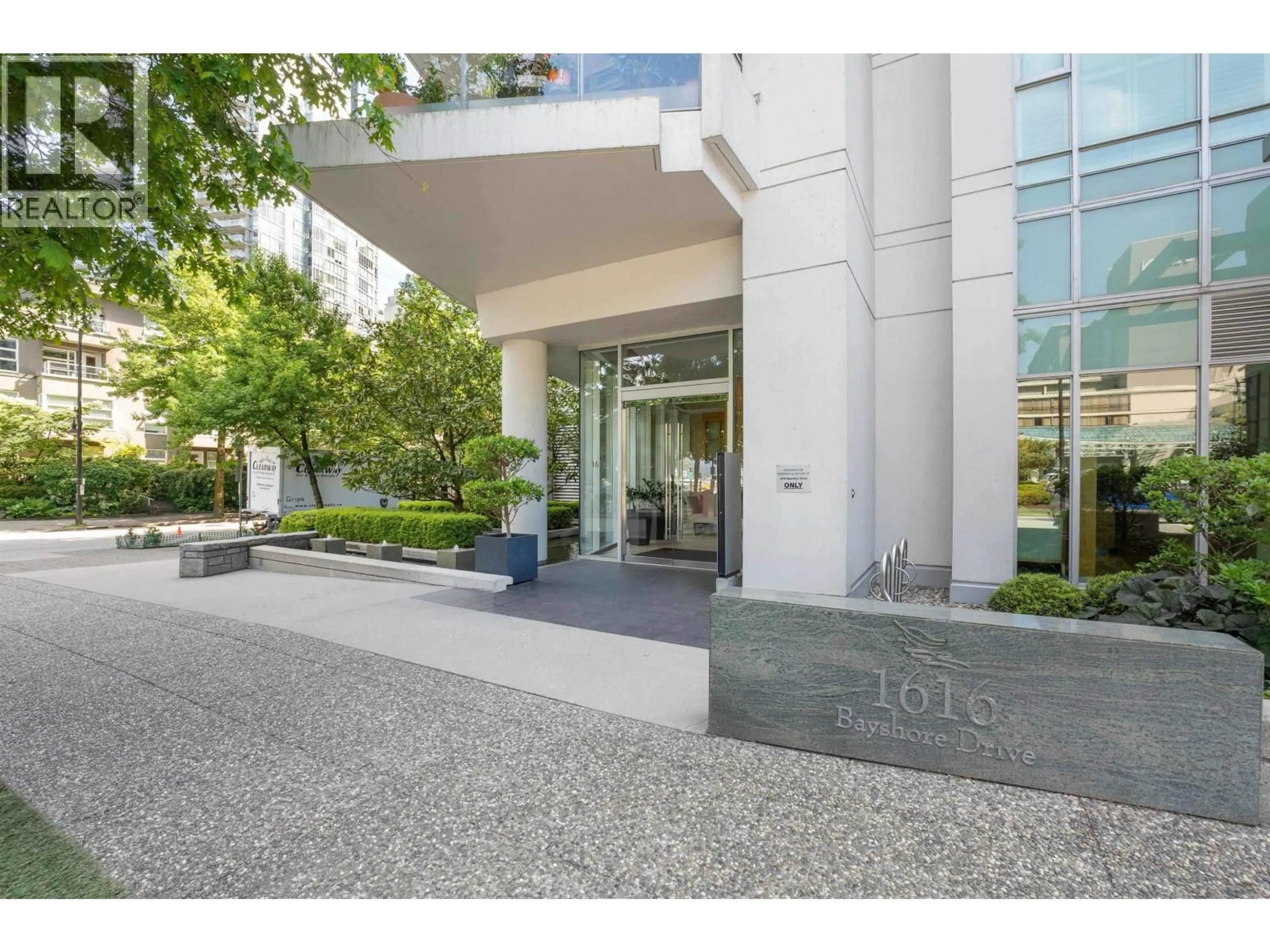Indoor foyer for 1904 - 1616 BAYSHORE DRIVE, Vancouver British Columbia V6G3L1