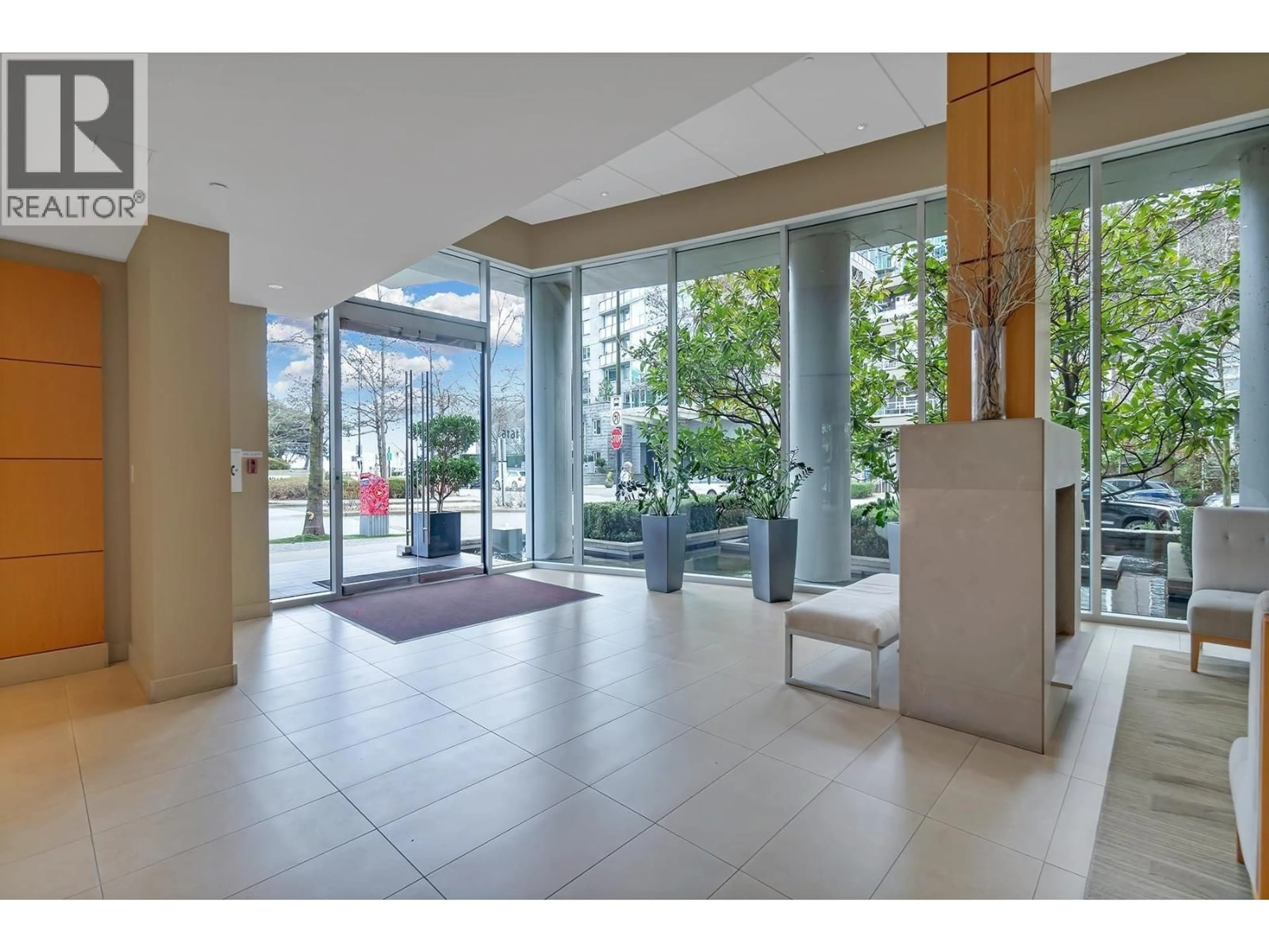 Indoor foyer for 1904 - 1616 BAYSHORE DRIVE, Vancouver British Columbia V6G3L1