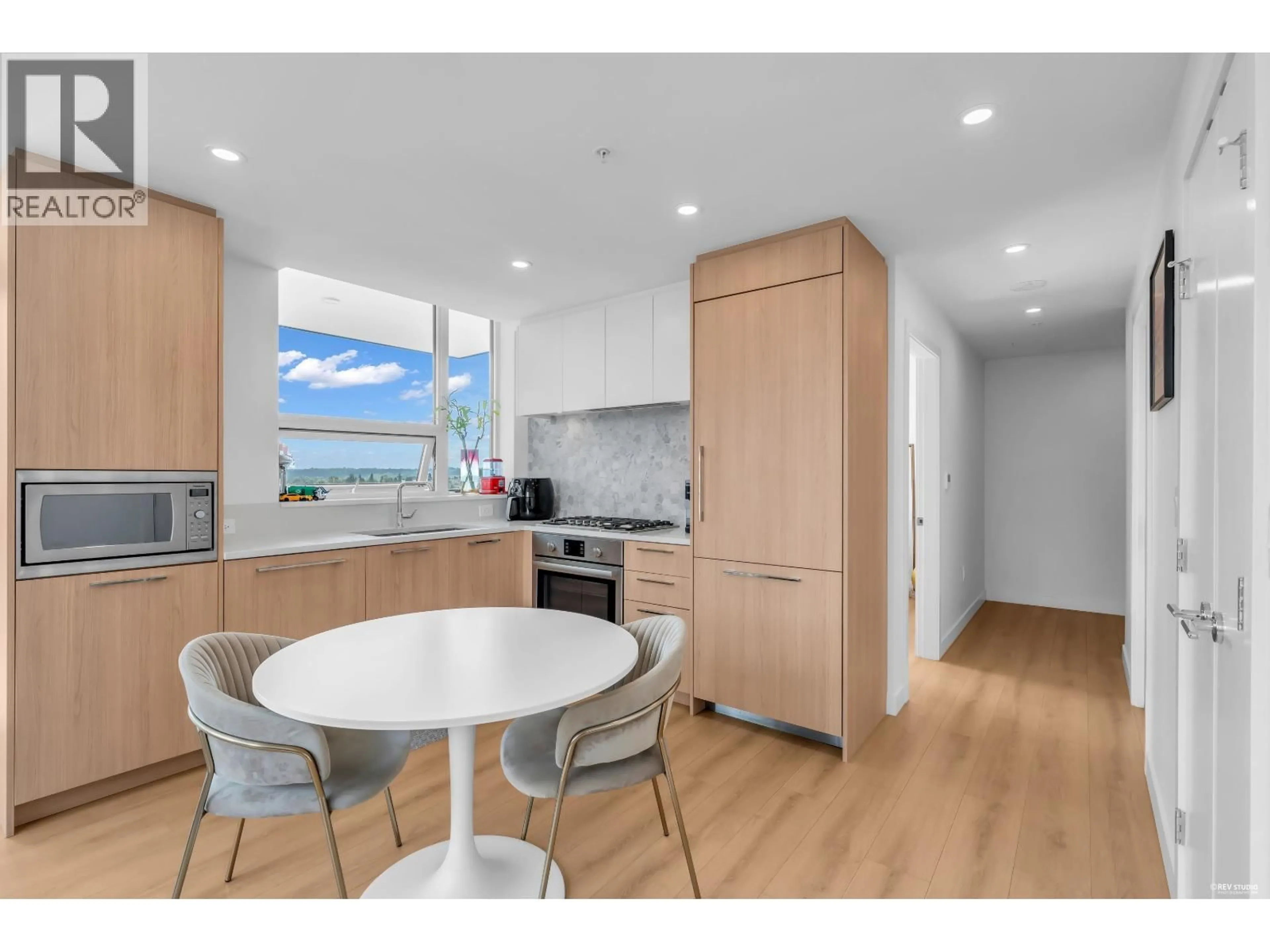 Open concept kitchen, wood/laminate floor for 1701 - 2425 ALPHA AVENUE, Burnaby British Columbia V5C0N6