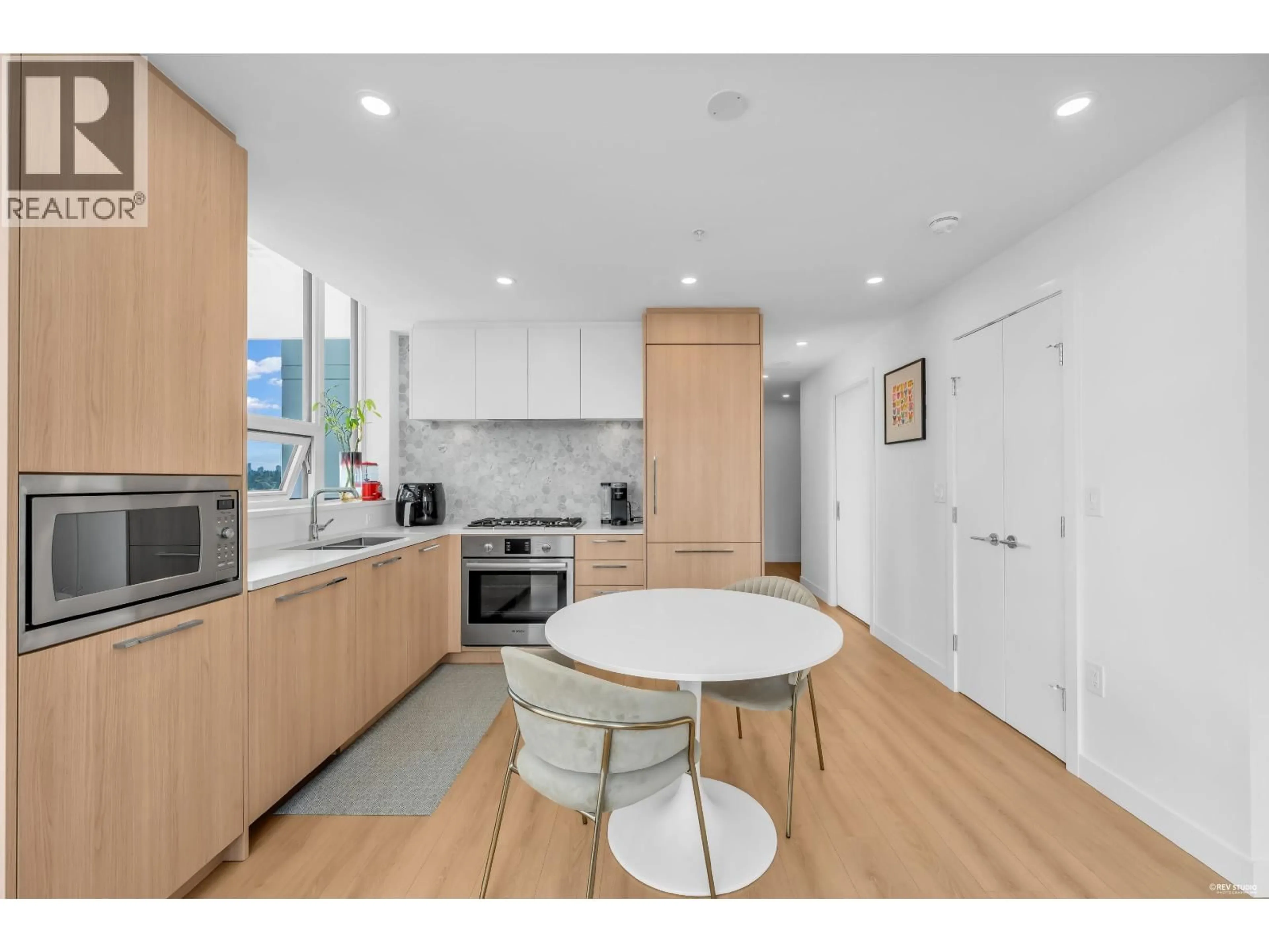 Open concept kitchen, unknown for 1701 - 2425 ALPHA AVENUE, Burnaby British Columbia V5C0N6