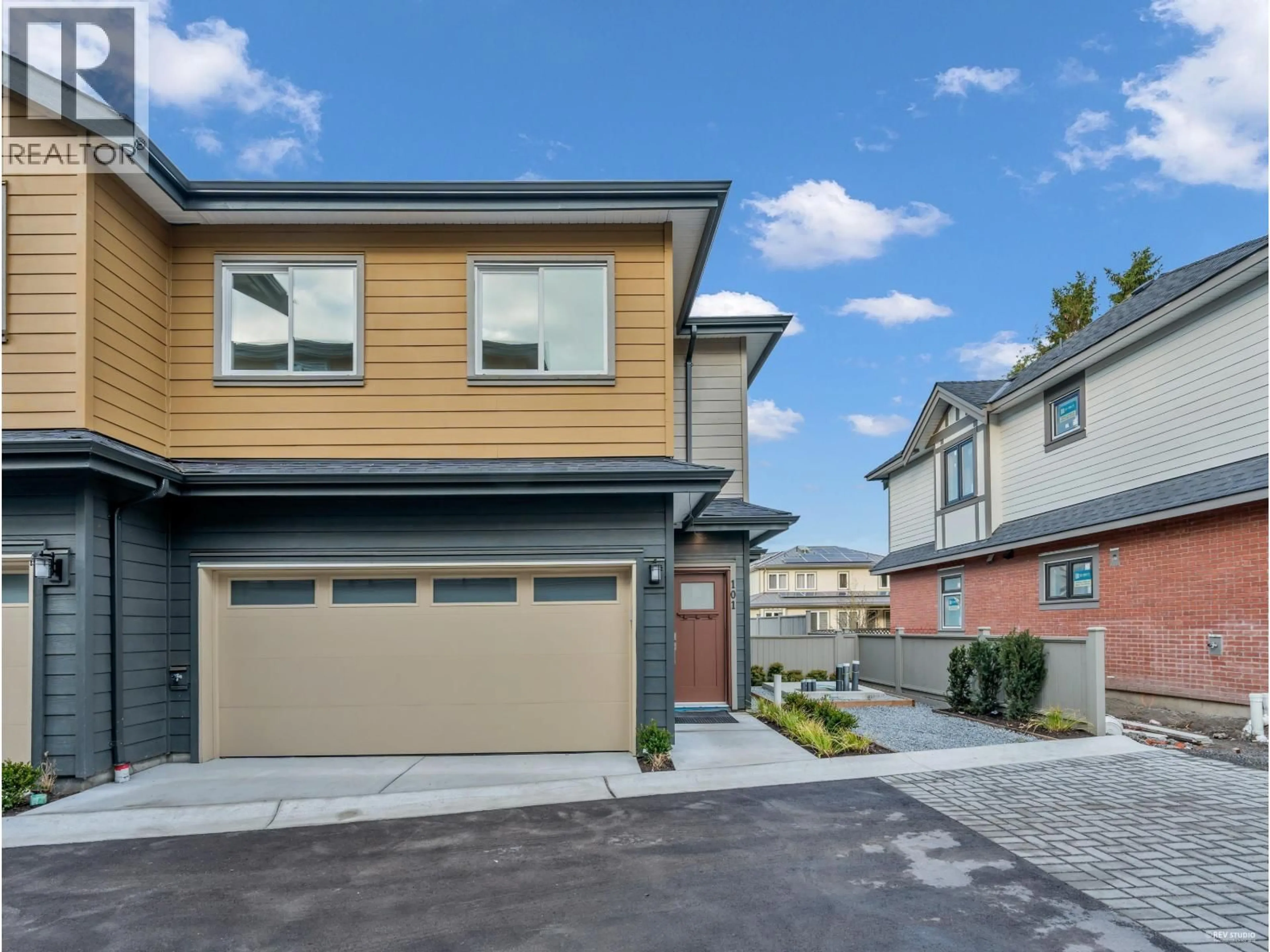Home with vinyl exterior material, street for 102 - 8233 WILLIAMS ROAD, Richmond British Columbia V7A1G4