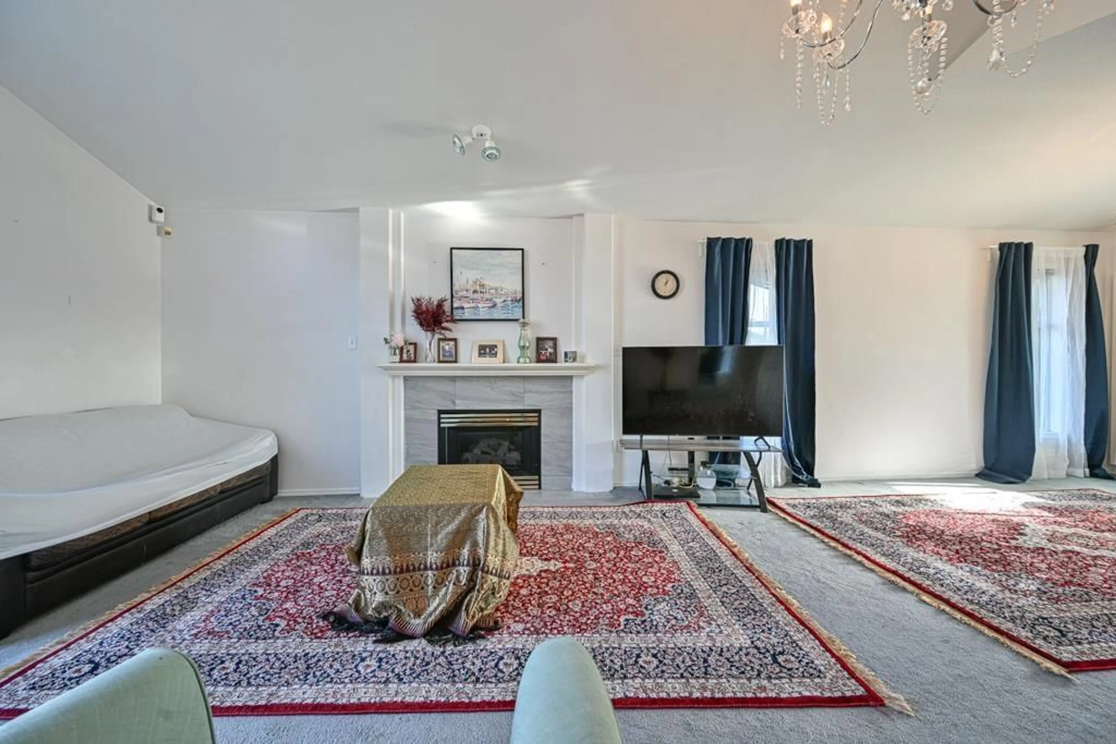 Living room with furniture, unknown for 32948 10 AVENUE, Mission British Columbia V2V2K3