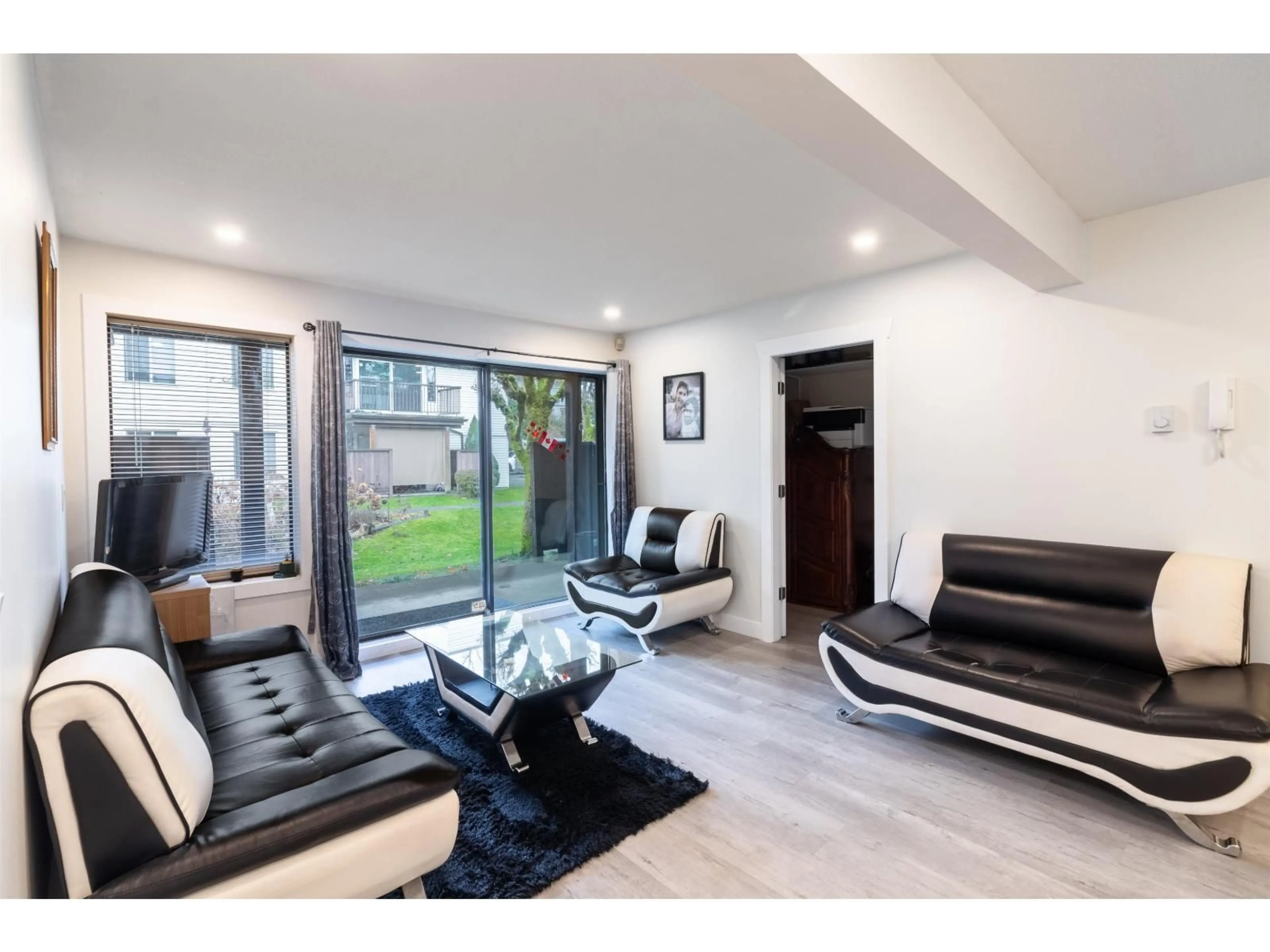Living room with furniture, unknown for 12 - 7115 134 STREET, Surrey British Columbia V3W4T1
