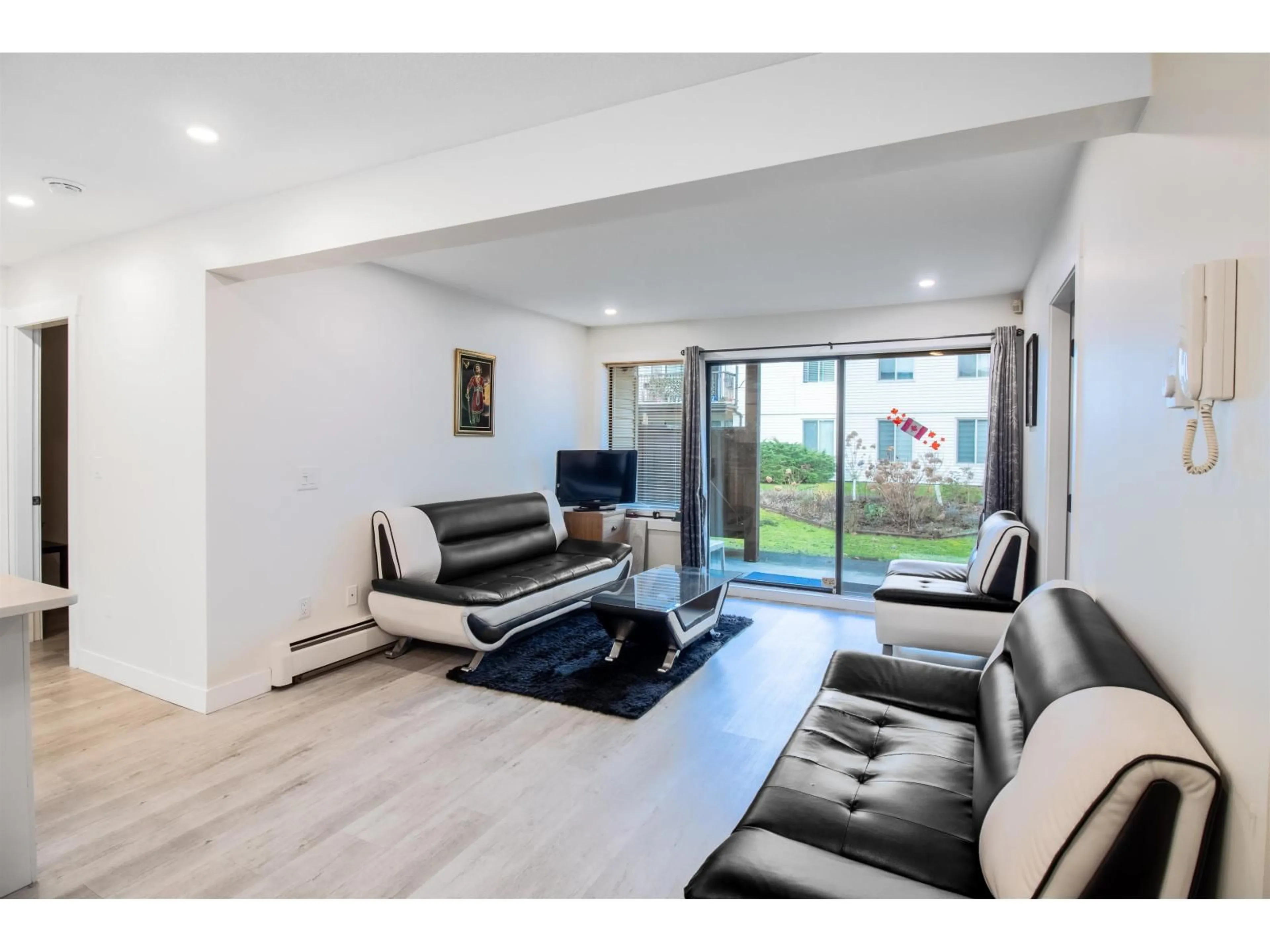 Living room with furniture, unknown for 12 - 7115 134 STREET, Surrey British Columbia V3W4T1