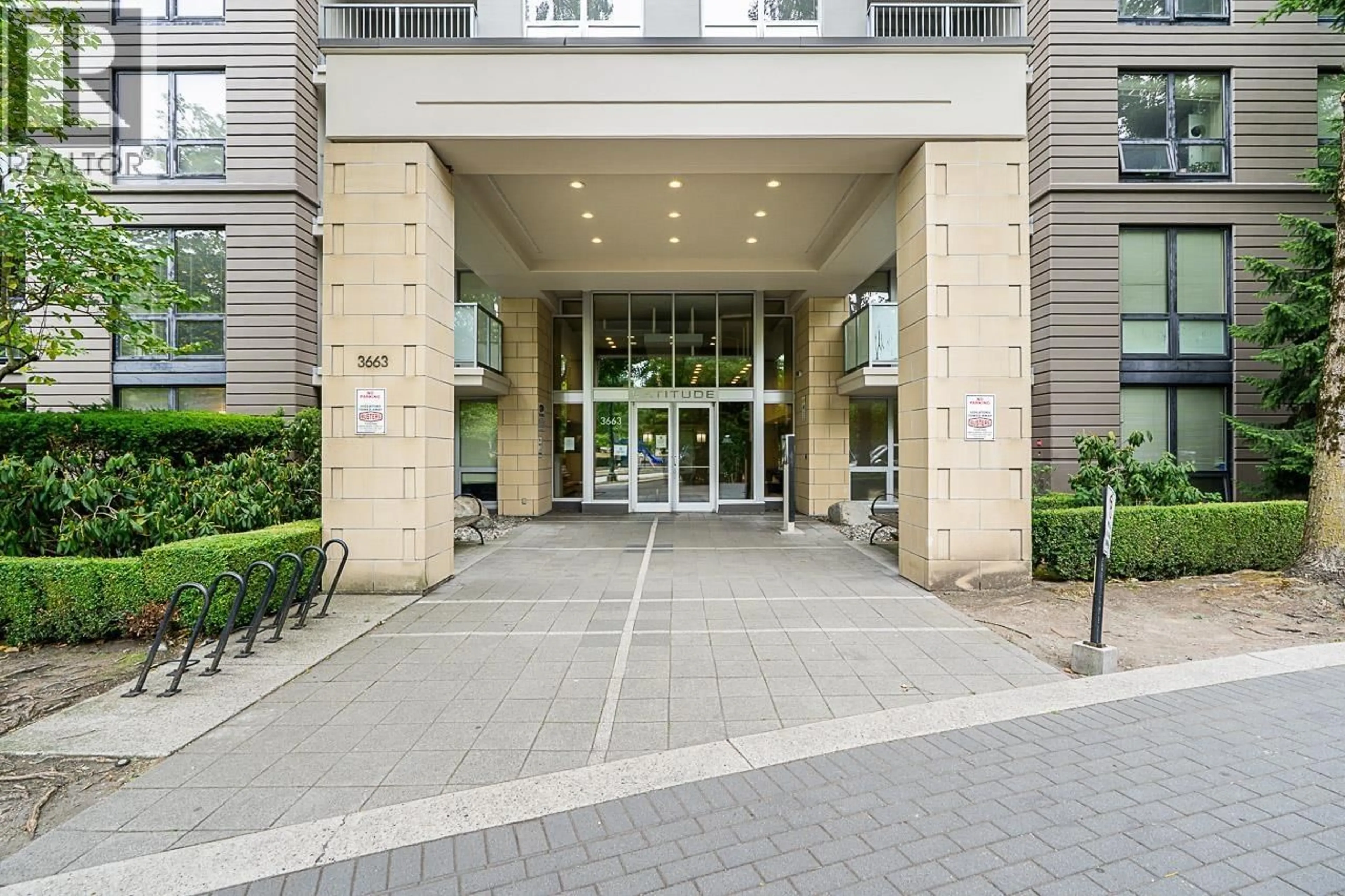Indoor foyer for 2409 - 3663 CROWLEY DRIVE, Vancouver British Columbia V5R6H4