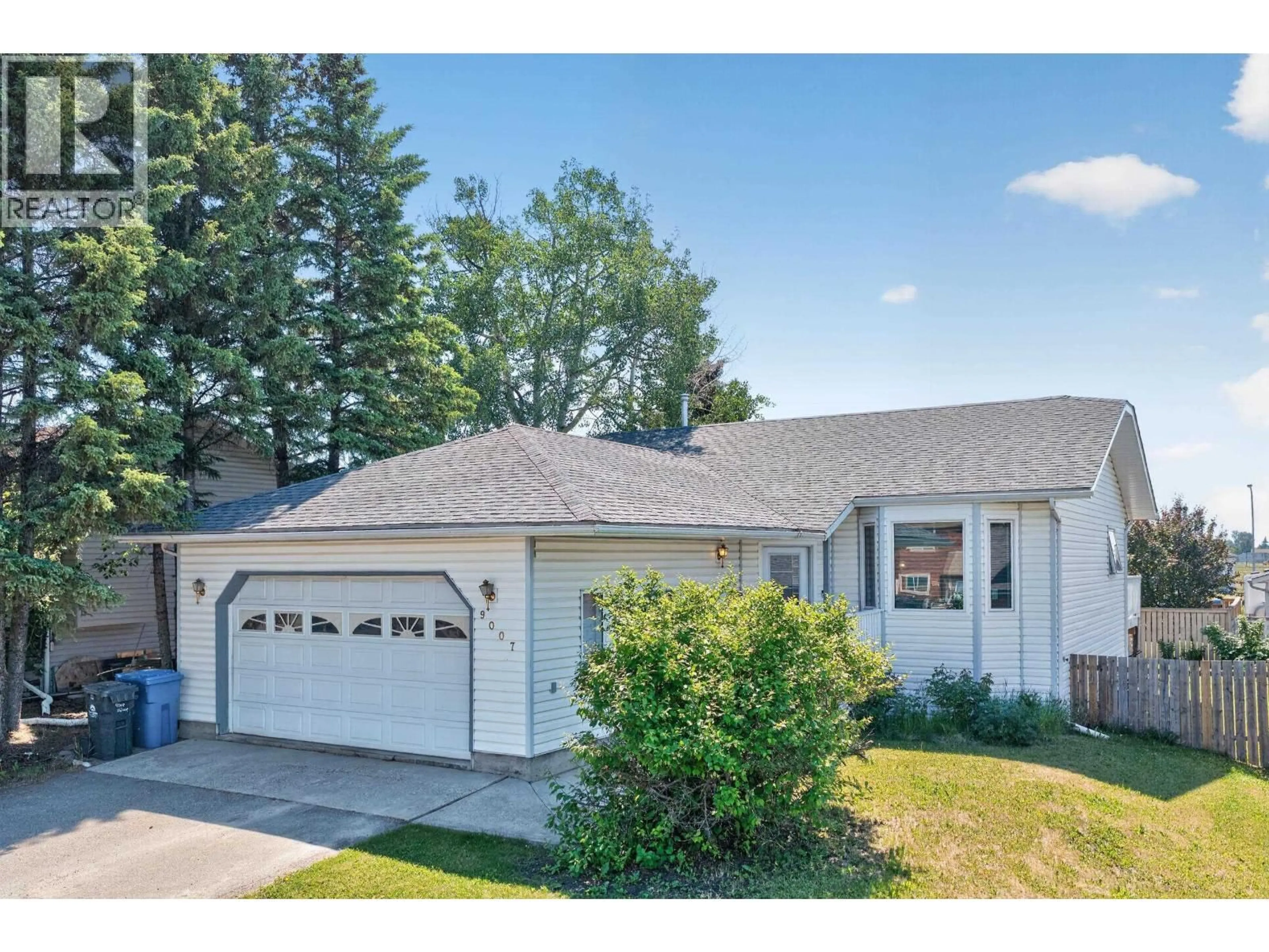 Home with vinyl exterior material, street for 9007 112 AVENUE, Fort St. John British Columbia V1J6G2