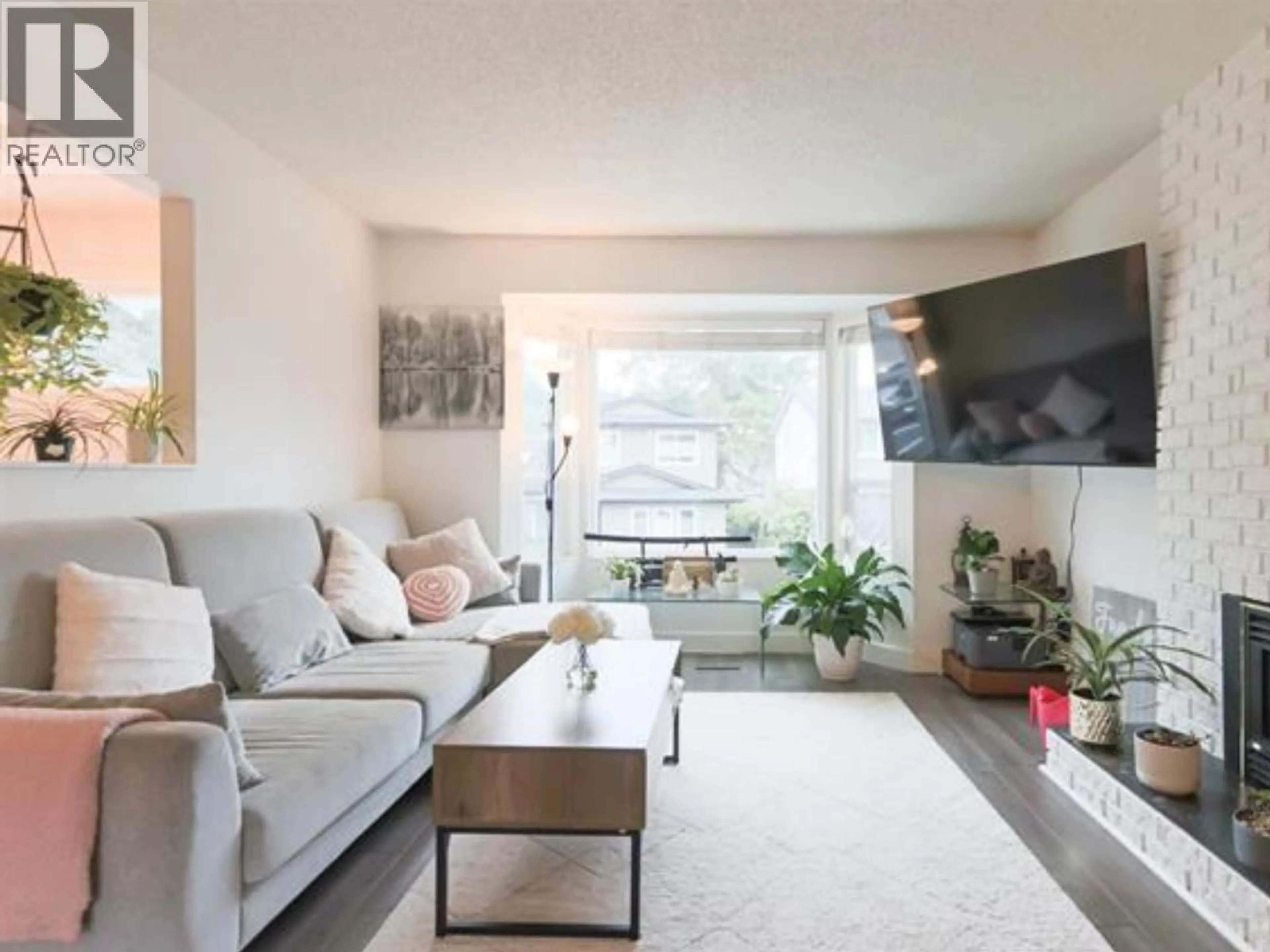 Living room with furniture, unknown for 1890 BOW DRIVE, Coquitlam British Columbia V3E1P6