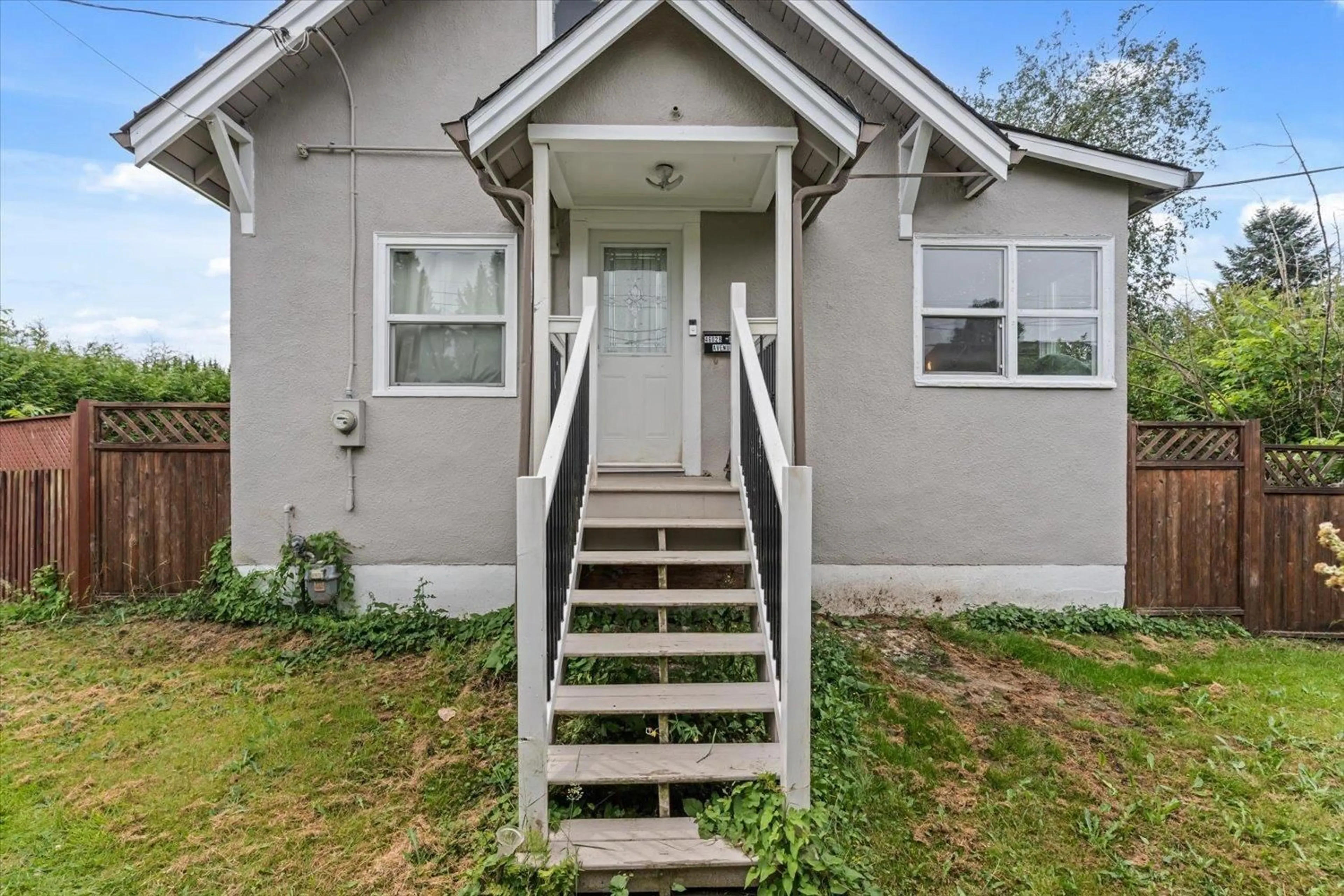 Home with vinyl exterior material, street for 46028 KING AVENUE, Chilliwack British Columbia V2P3B4
