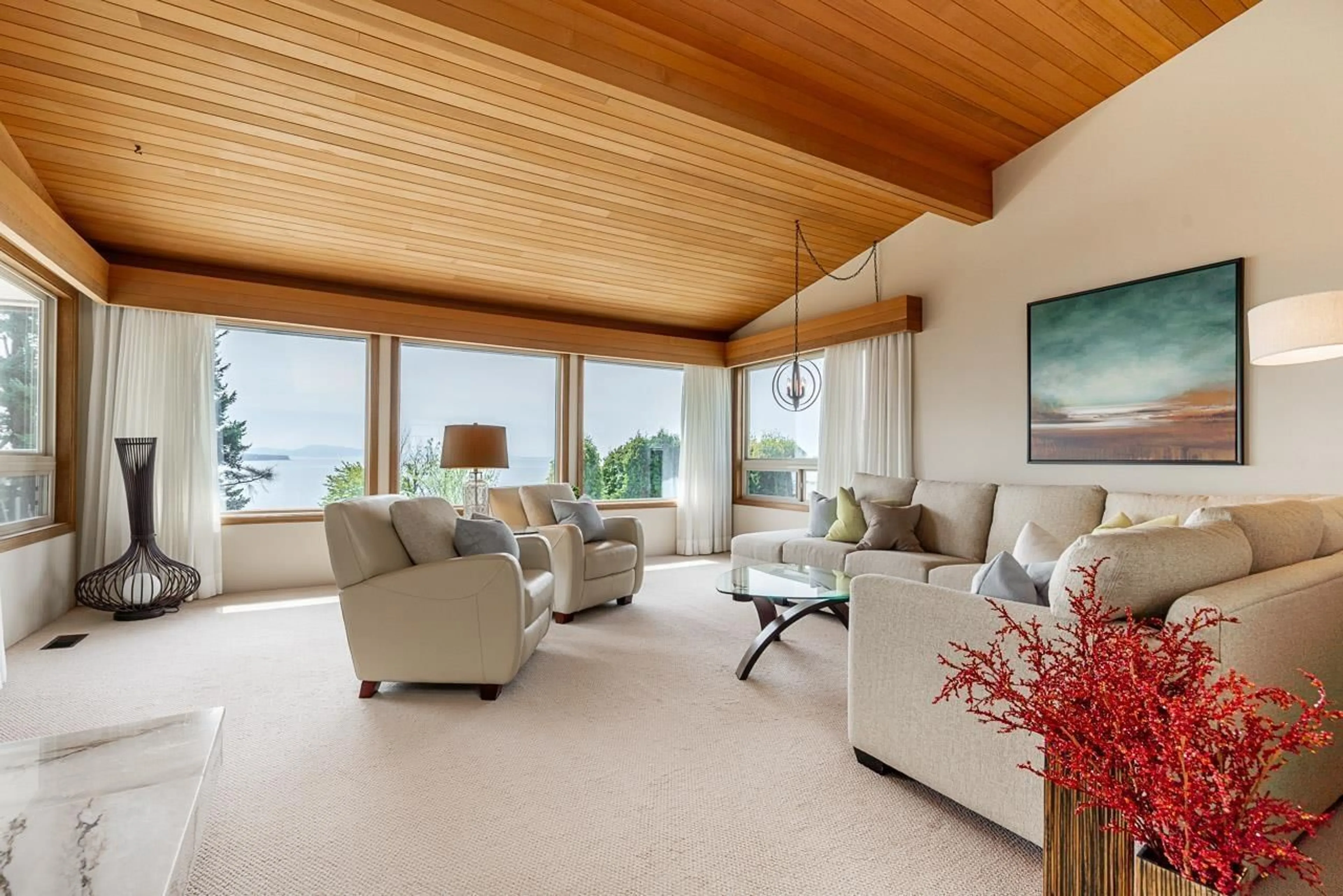Living room with furniture, unknown for 14366 MAGDALEN AVENUE, White Rock British Columbia V4B2X3