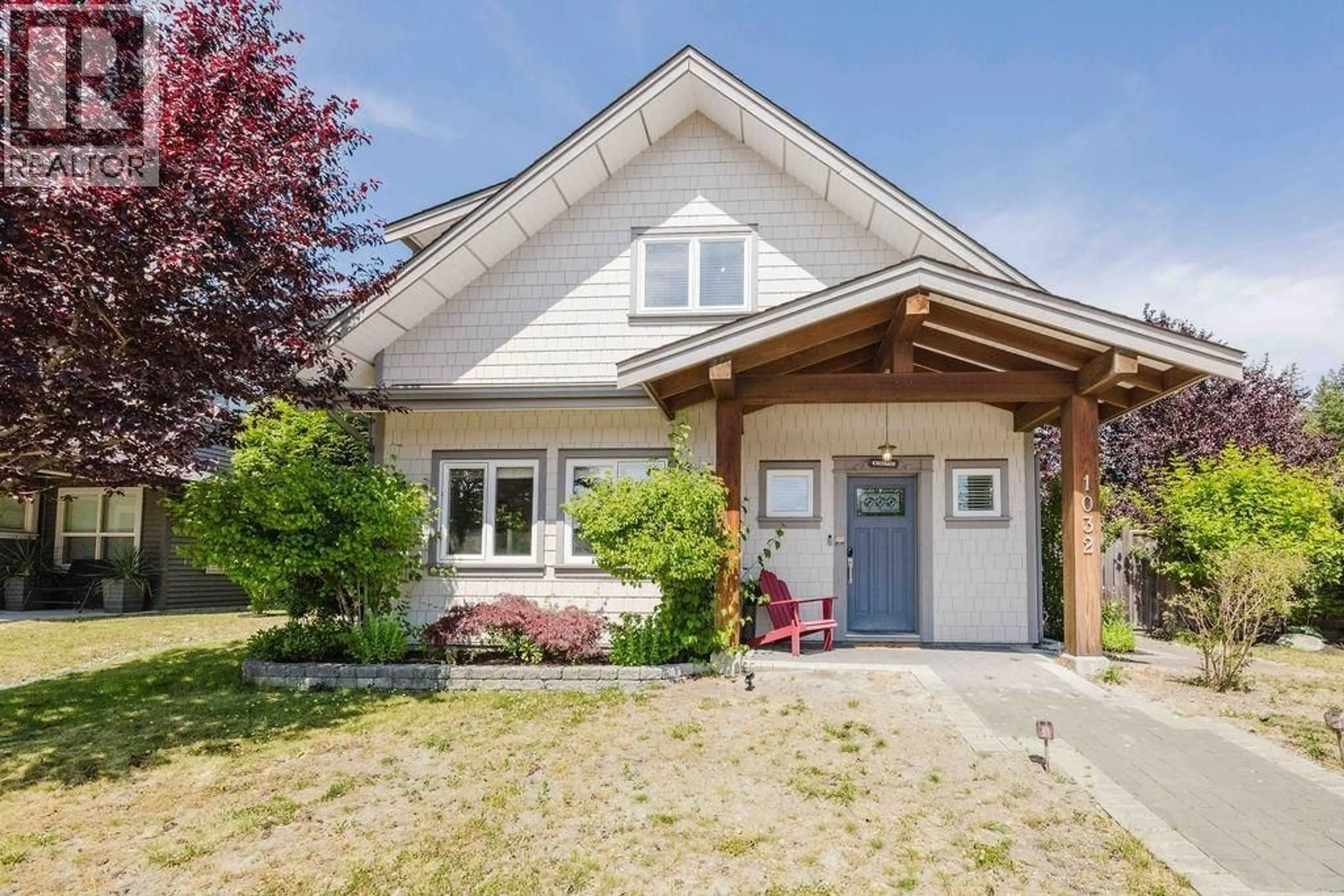 Home with vinyl exterior material, street for 1032 WOODSWORTH ROAD, Gibsons British Columbia V0N1V7