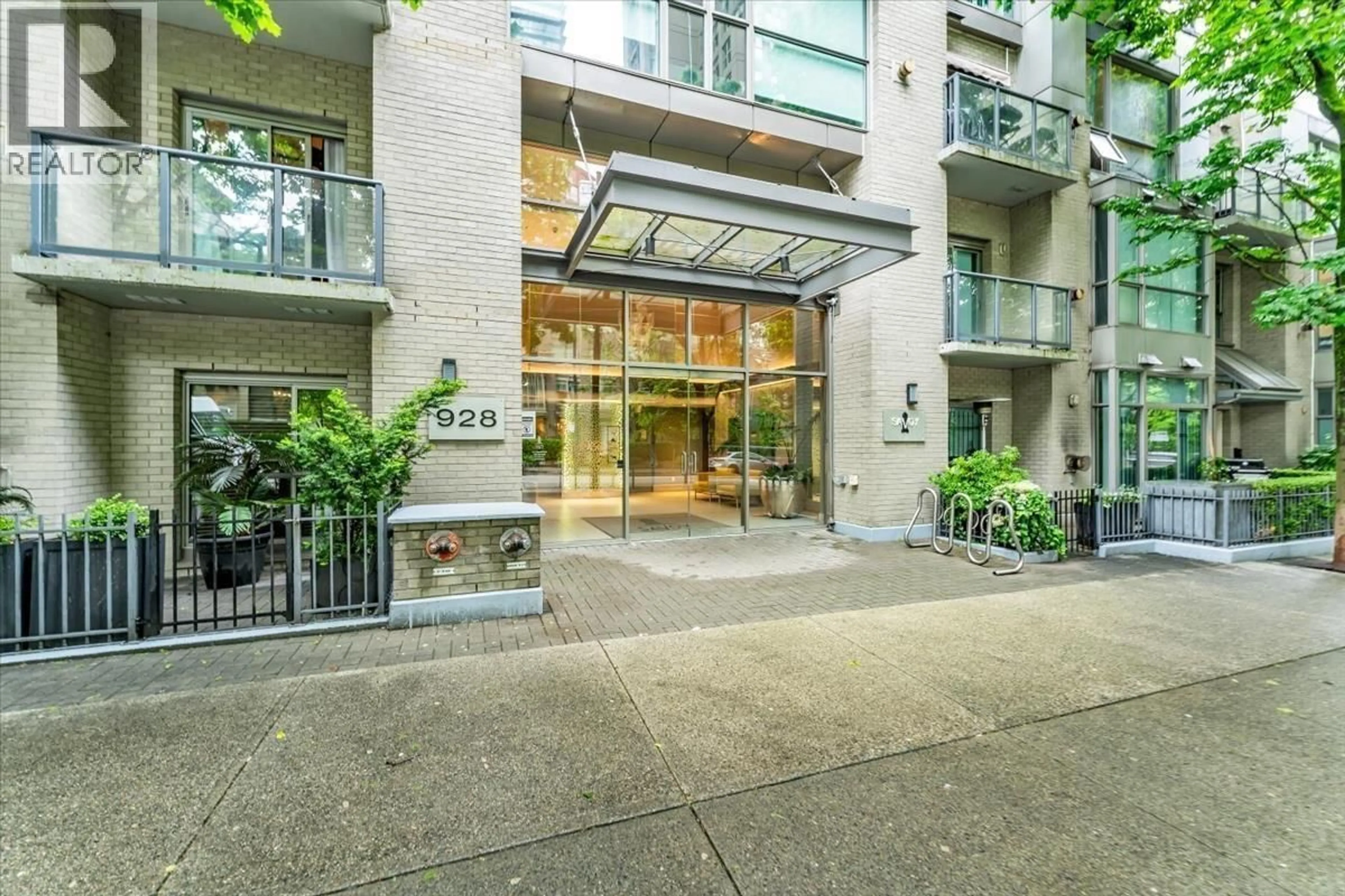Indoor foyer for 1104 - 928 RICHARDS STREET, Vancouver British Columbia V6B6P6