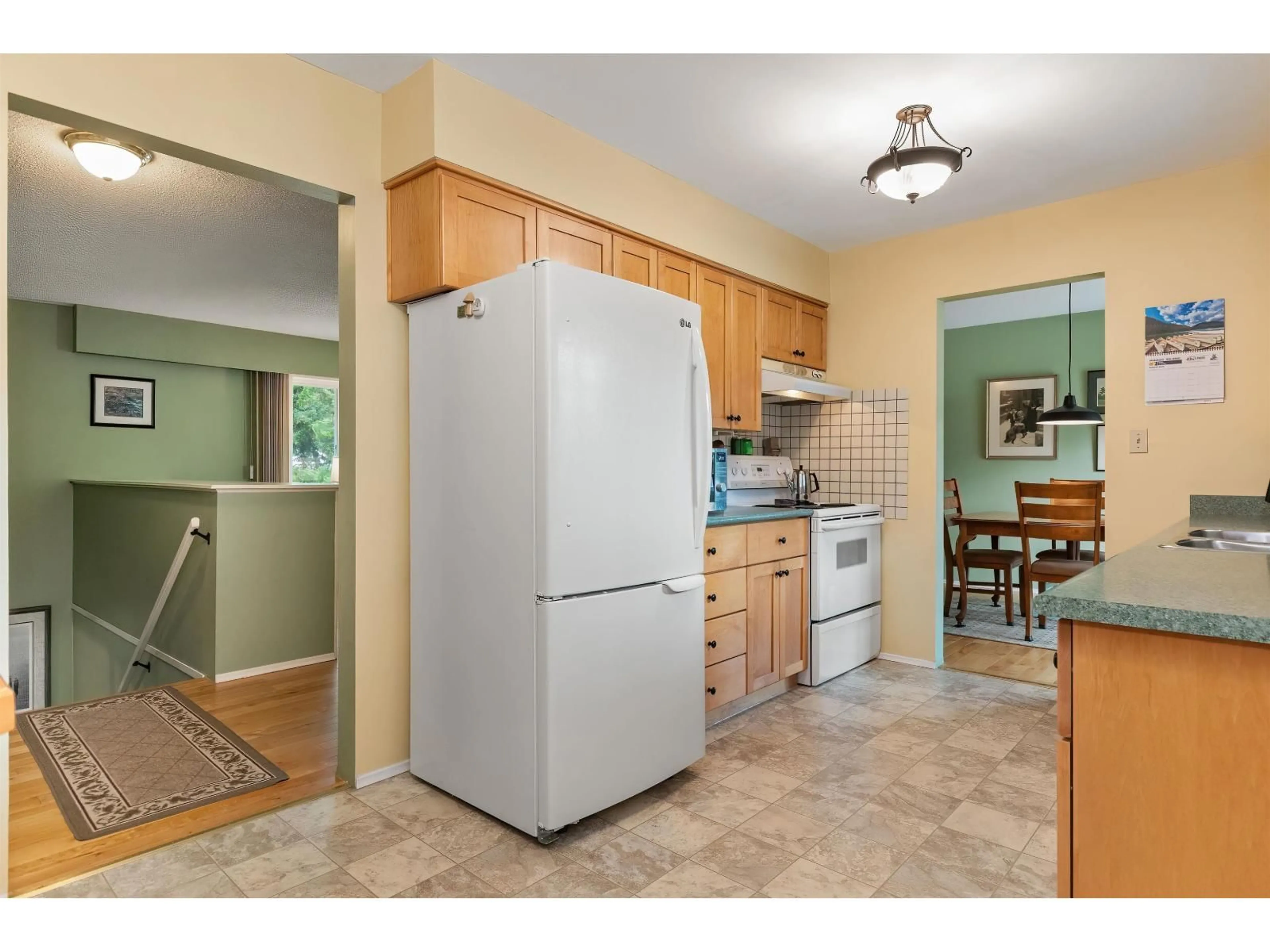Standard kitchen, ceramic/tile floor for 630 HAZEL STREET, Hope British Columbia V0X1L0