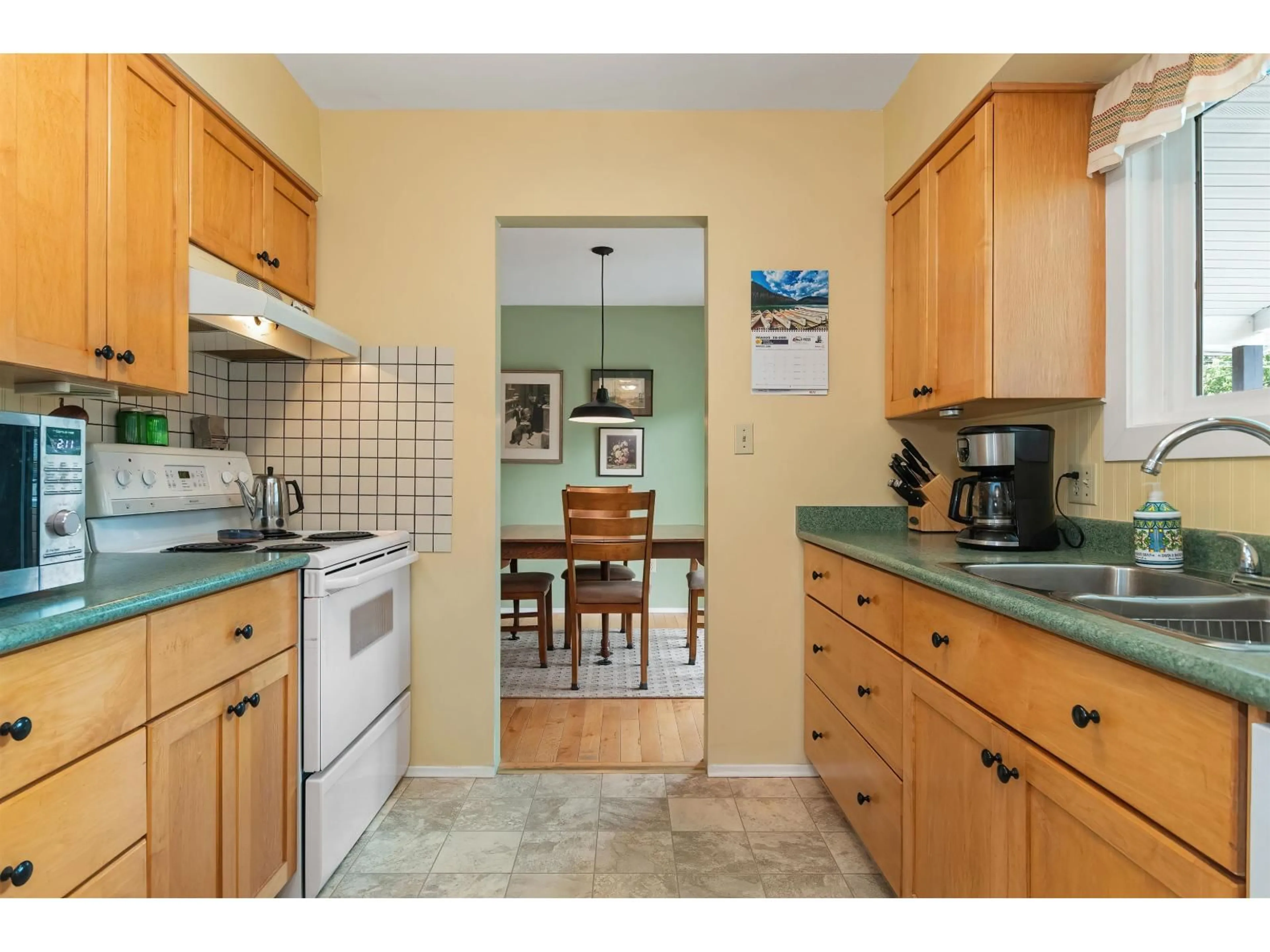 Standard kitchen, ceramic/tile floor for 630 HAZEL STREET, Hope British Columbia V0X1L0