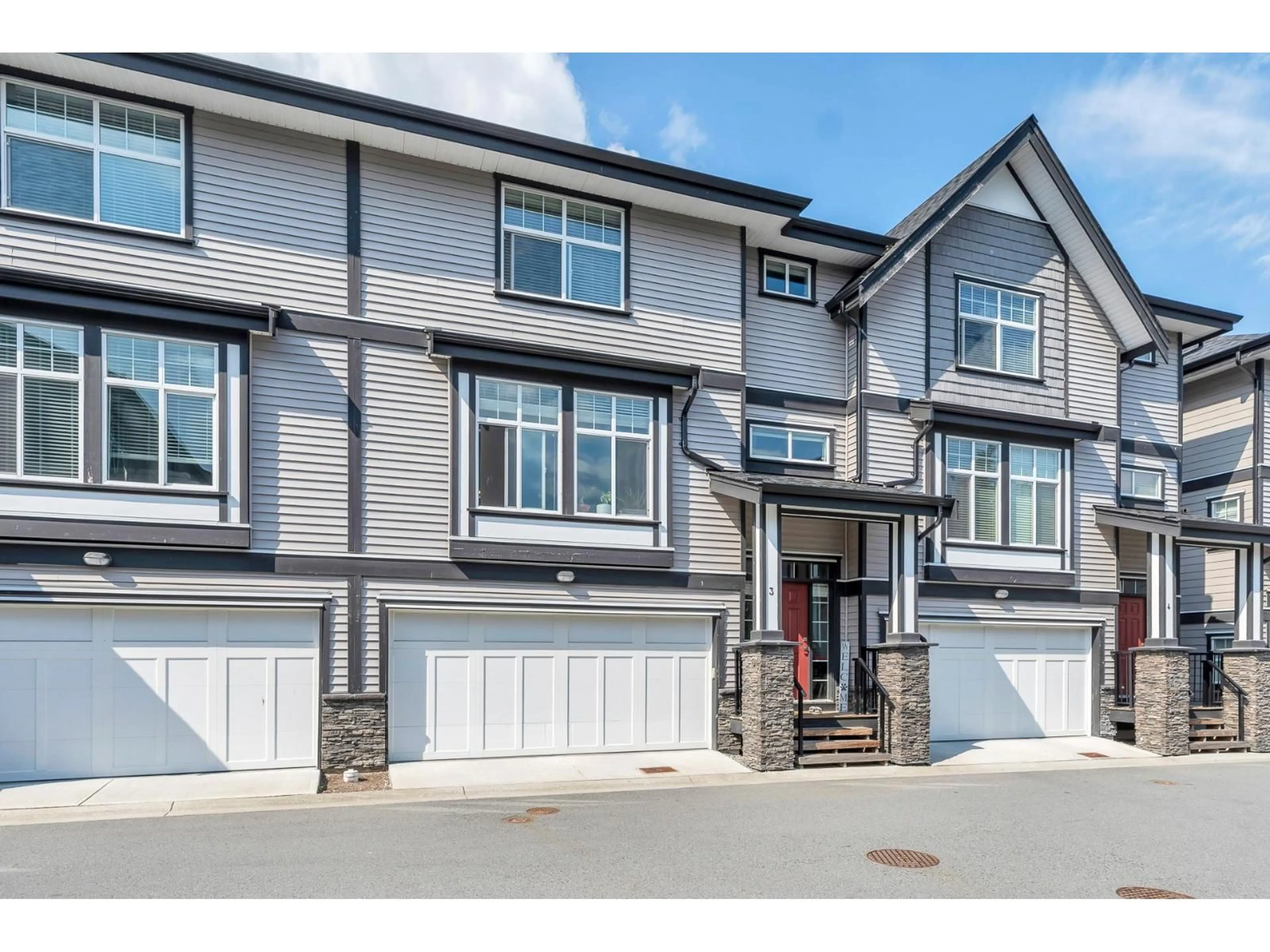 Home with vinyl exterior material, street for 3 - 7740 GRAND STREET, Mission British Columbia V2V0H4