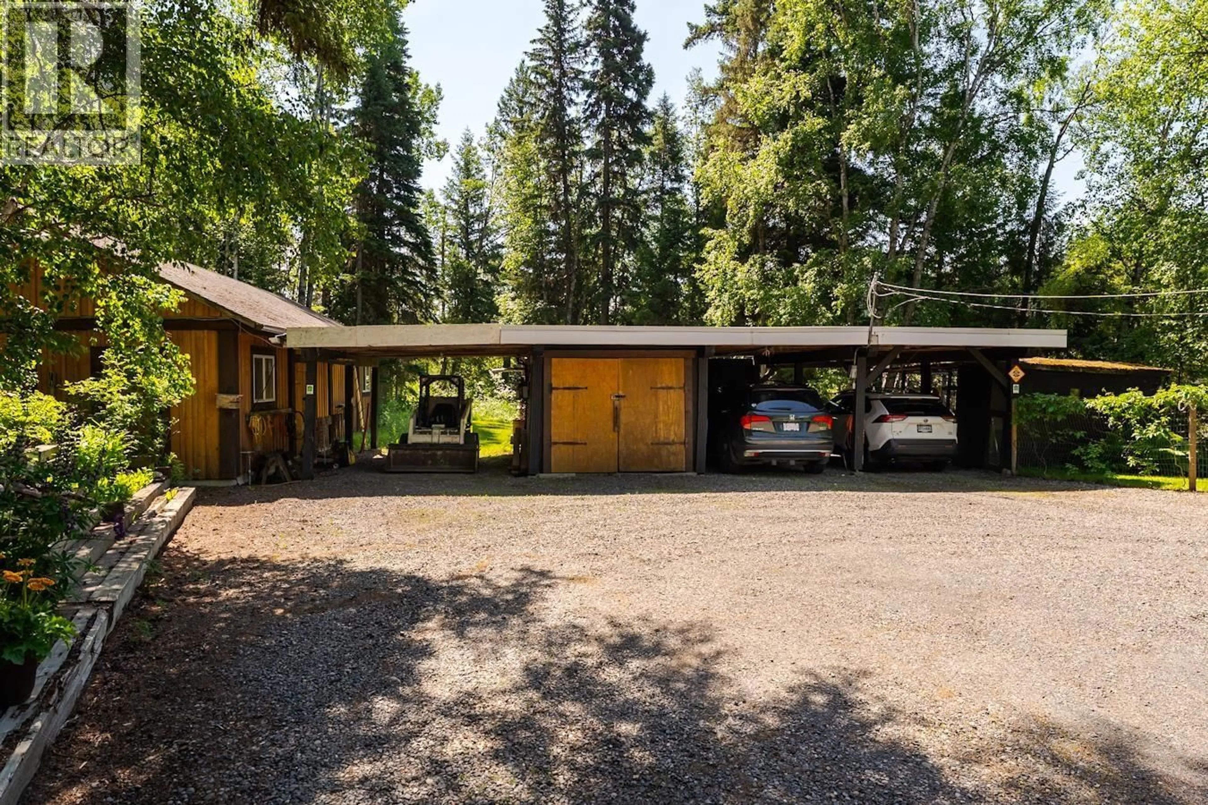 Indoor garage for 8307 TOOMBS DRIVE, Prince George British Columbia V2K5A3