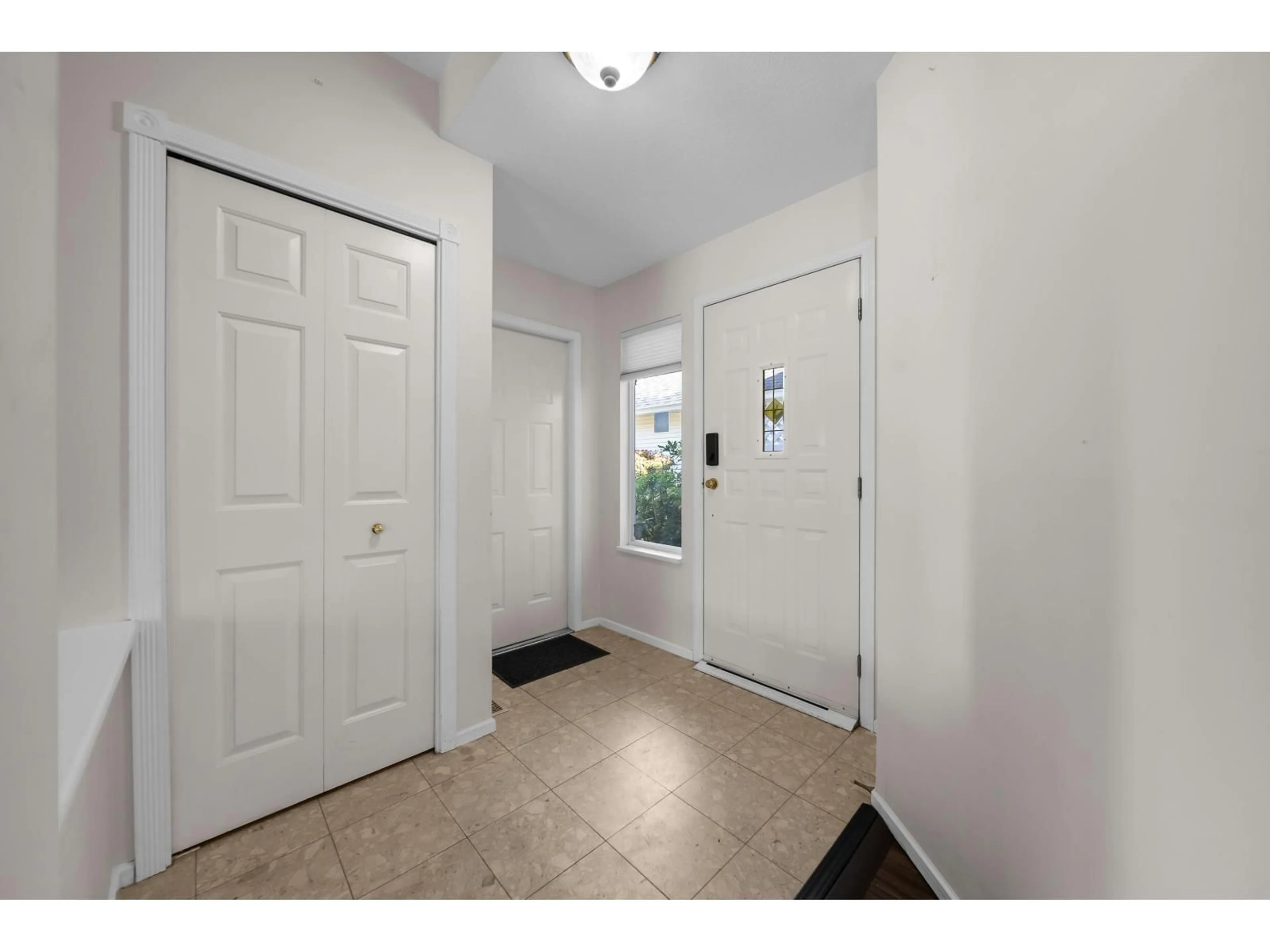 Indoor entryway for 31 - 19649 53 AVENUE, Langley British Columbia V3A8C5