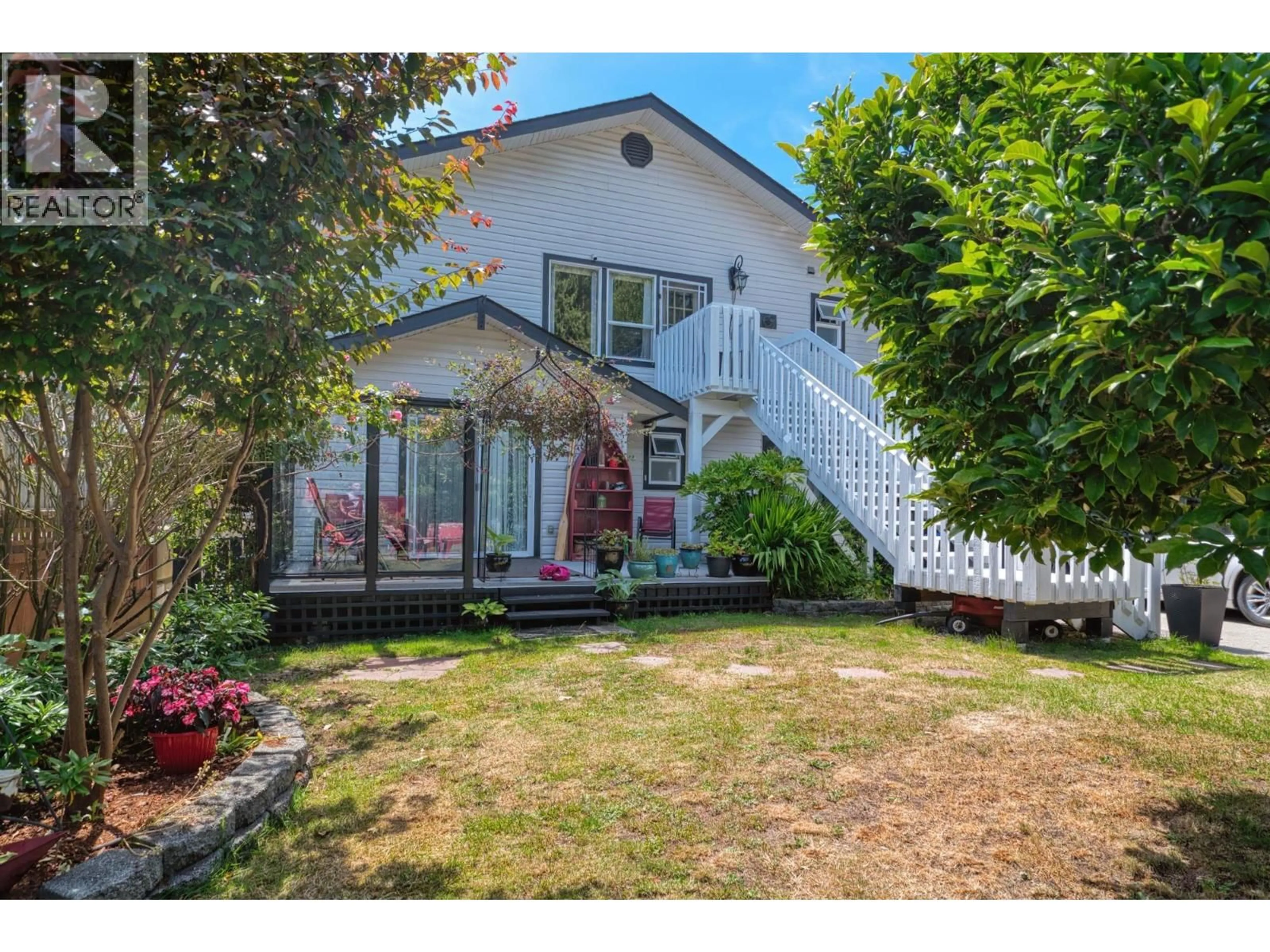 A pic from outside/outdoor area/front of a property/back of a property/a pic from drone, street for 4664 SUNSHINE COAST HIGHWAY, Sechelt British Columbia V7Z0E5