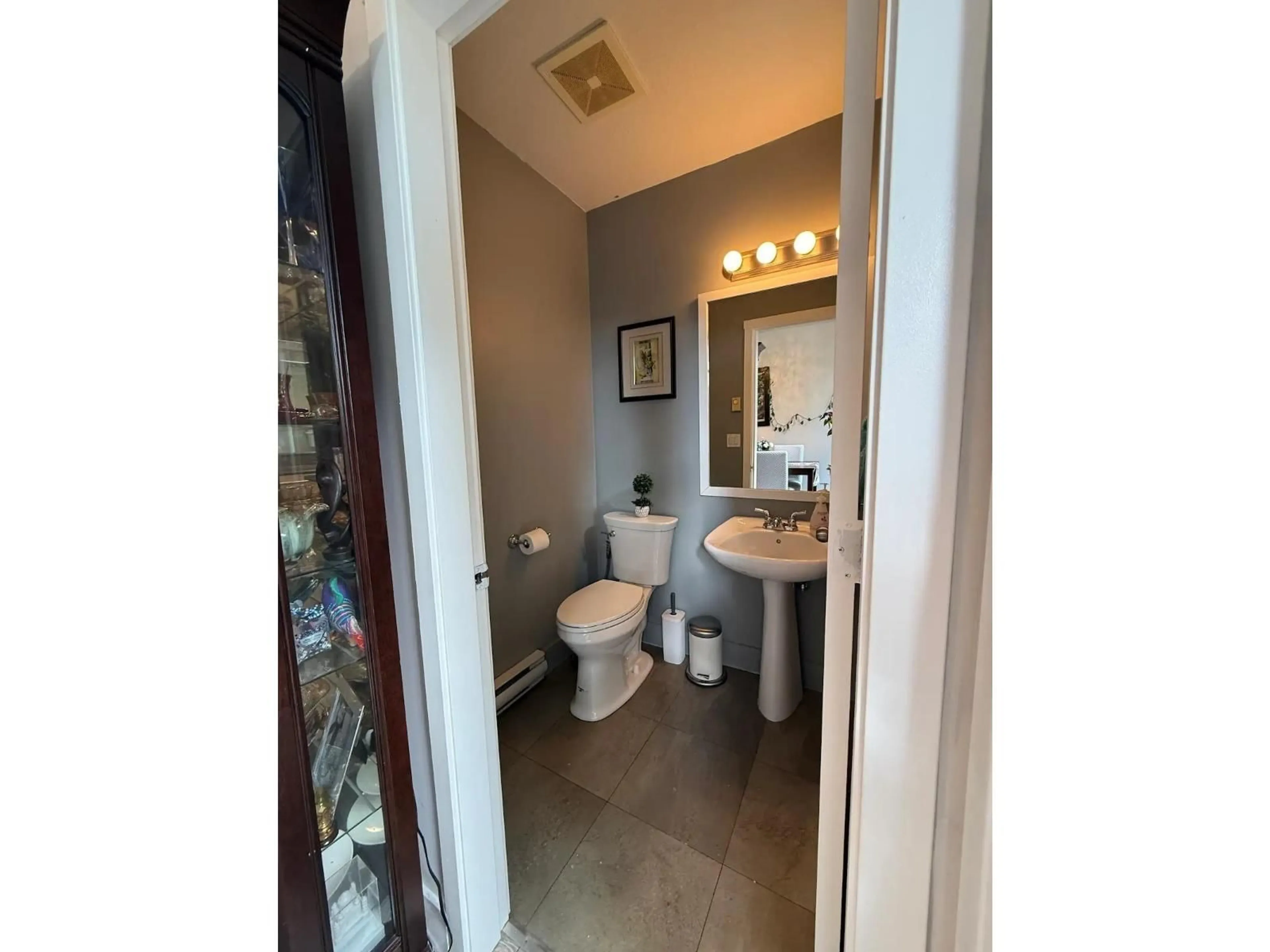 Standard bathroom, ceramic/tile floor for 33 - 20460 66 AVENUE, Langley British Columbia V2Y3B6