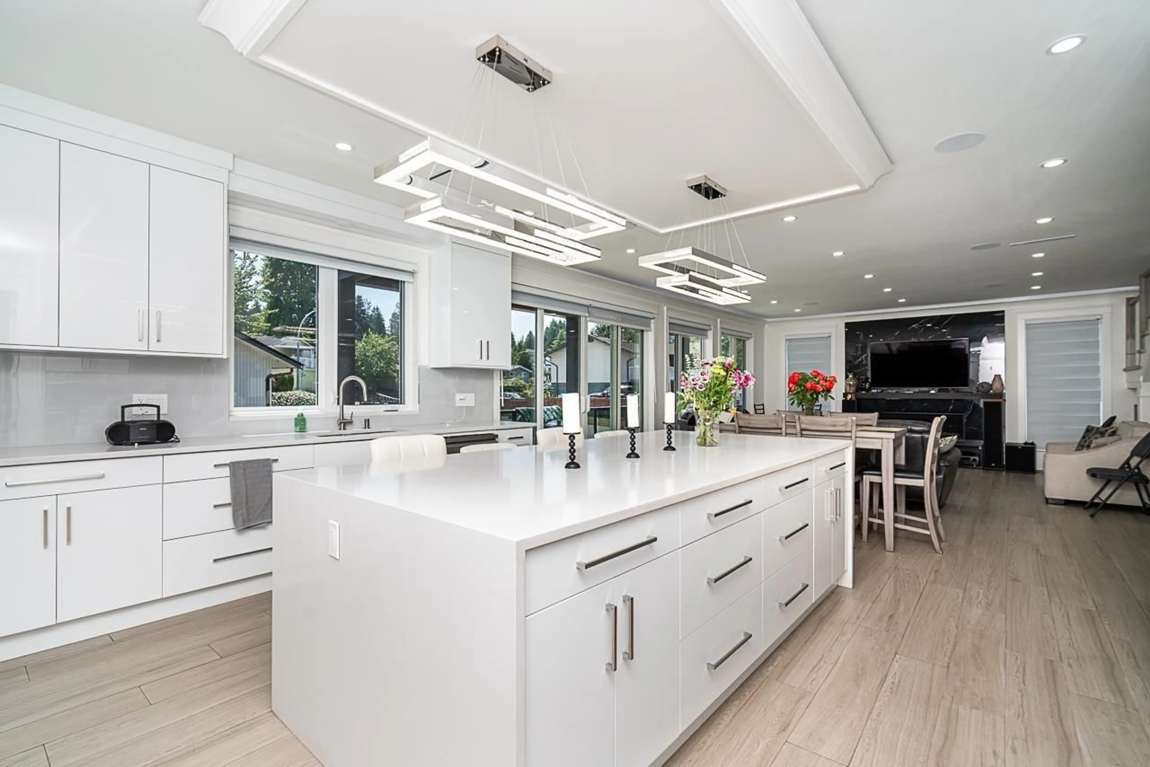Contemporary kitchen, ceramic/tile floor for 20754 48 AVENUE, Langley British Columbia V3A3L8