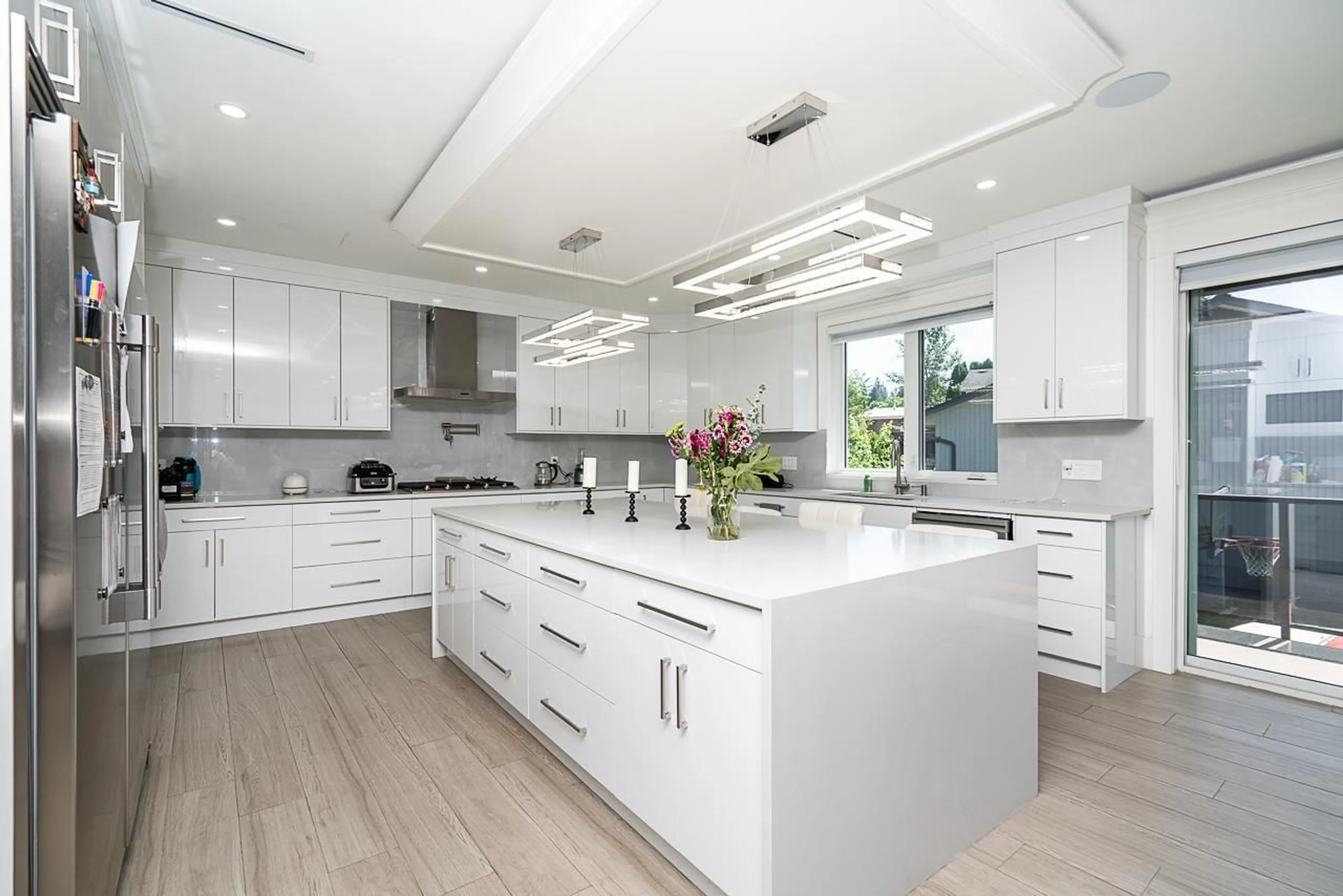 Contemporary kitchen, unknown for 20754 48 AVENUE, Langley British Columbia V3A3L8