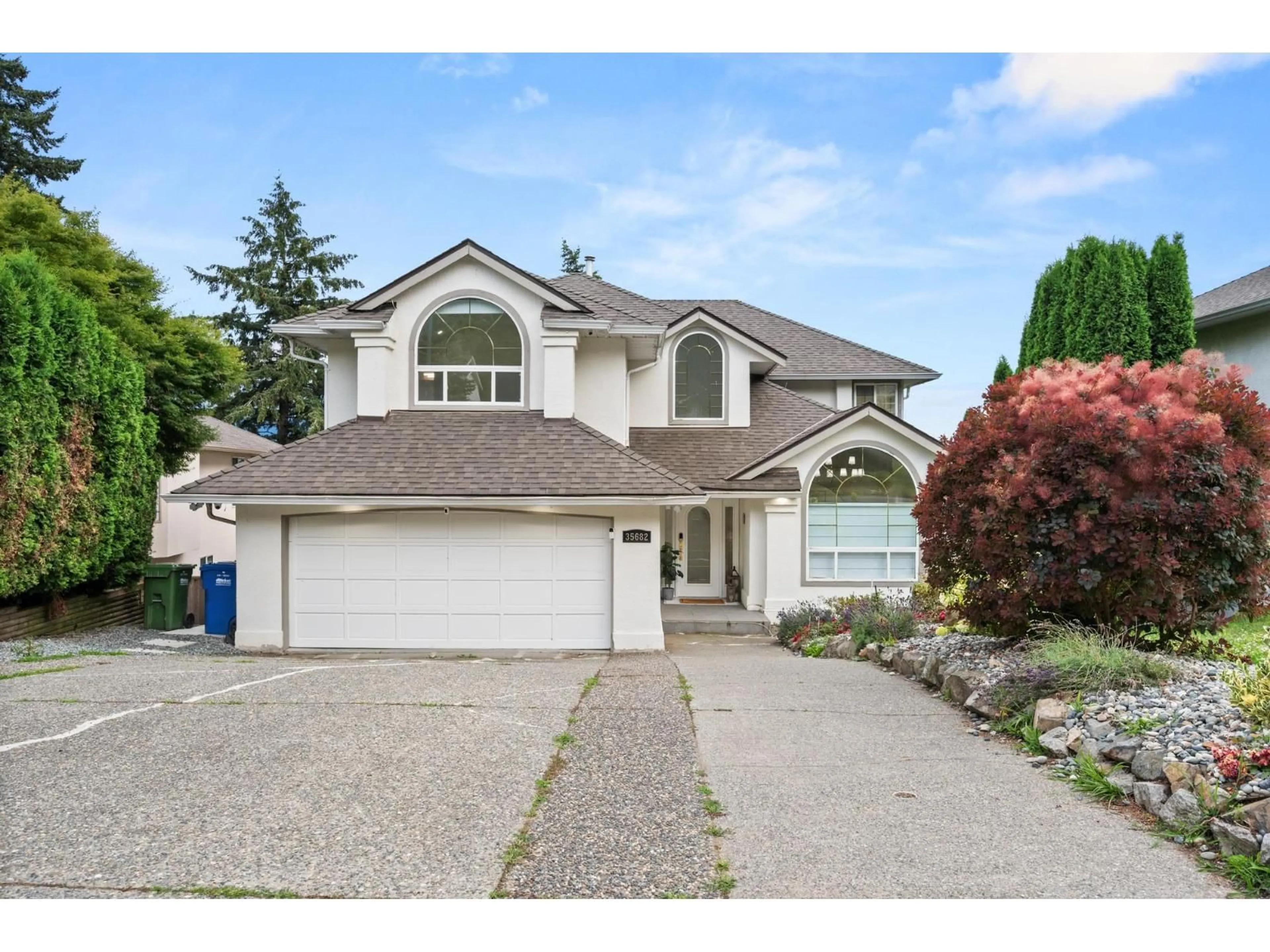 Home with vinyl exterior material, street for 35682 TIMBERLANE DRIVE, Abbotsford British Columbia V3G1L6