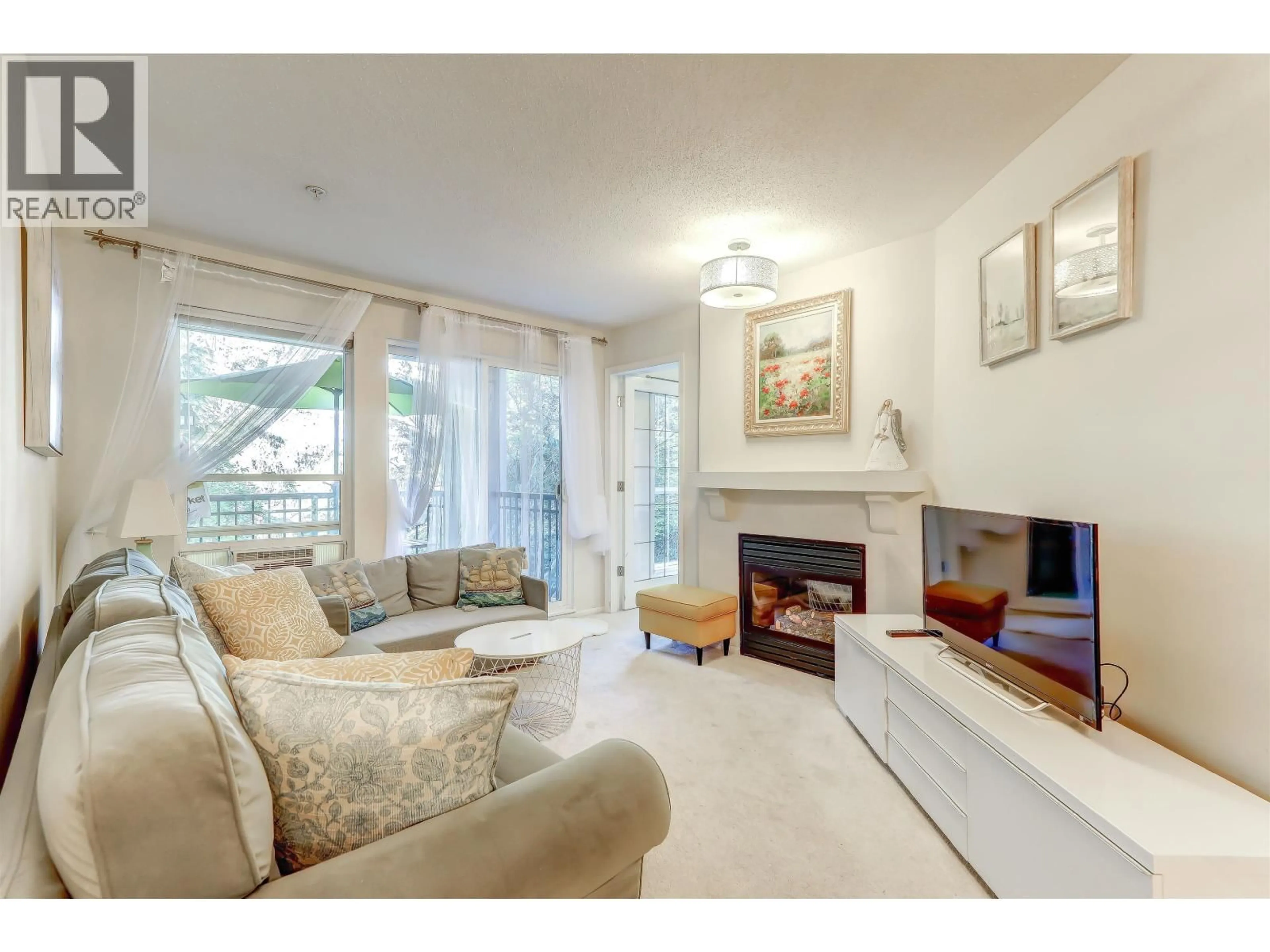 Living room with furniture, unknown for 208 - 1150 29TH STREET, North Vancouver British Columbia V7K3E2