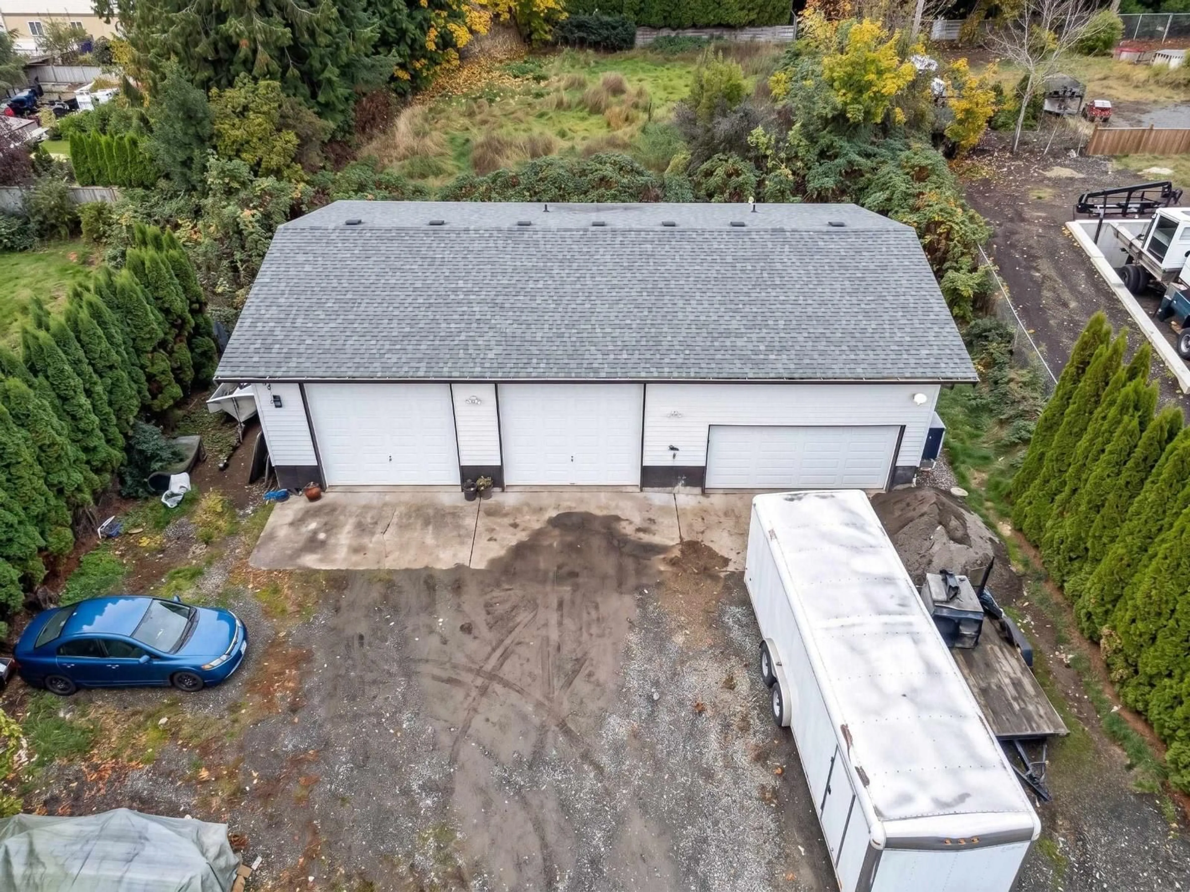 A pic from outside/outdoor area/front of a property/back of a property/a pic from drone, building for 2561 ROSS ROAD, Abbotsford British Columbia V4X1J3