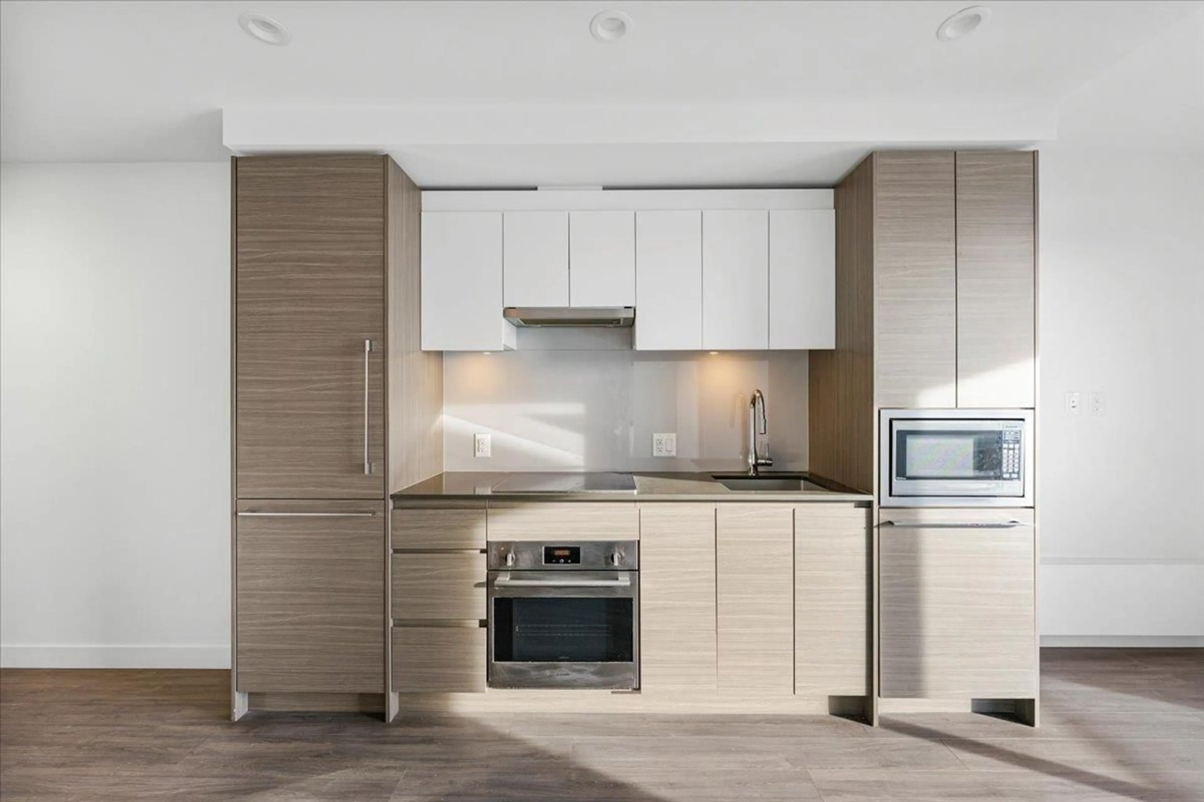 Standard kitchen, unknown for 1212 - 13615 FRASER HIGHWAY, Surrey British Columbia V3T0P7