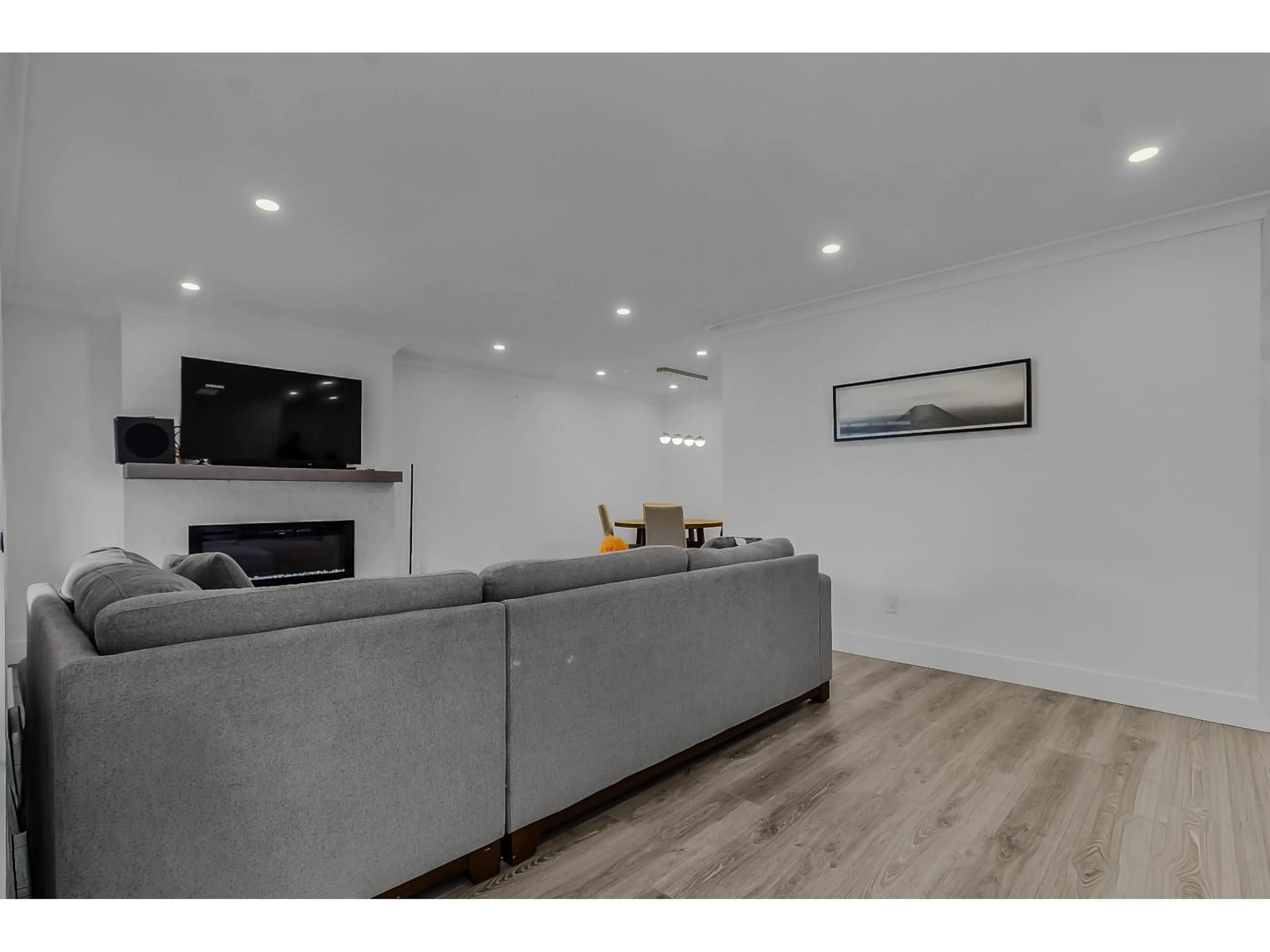 Unknown for 209 - 13947 72 AVENUE, Surrey British Columbia V3W2P6