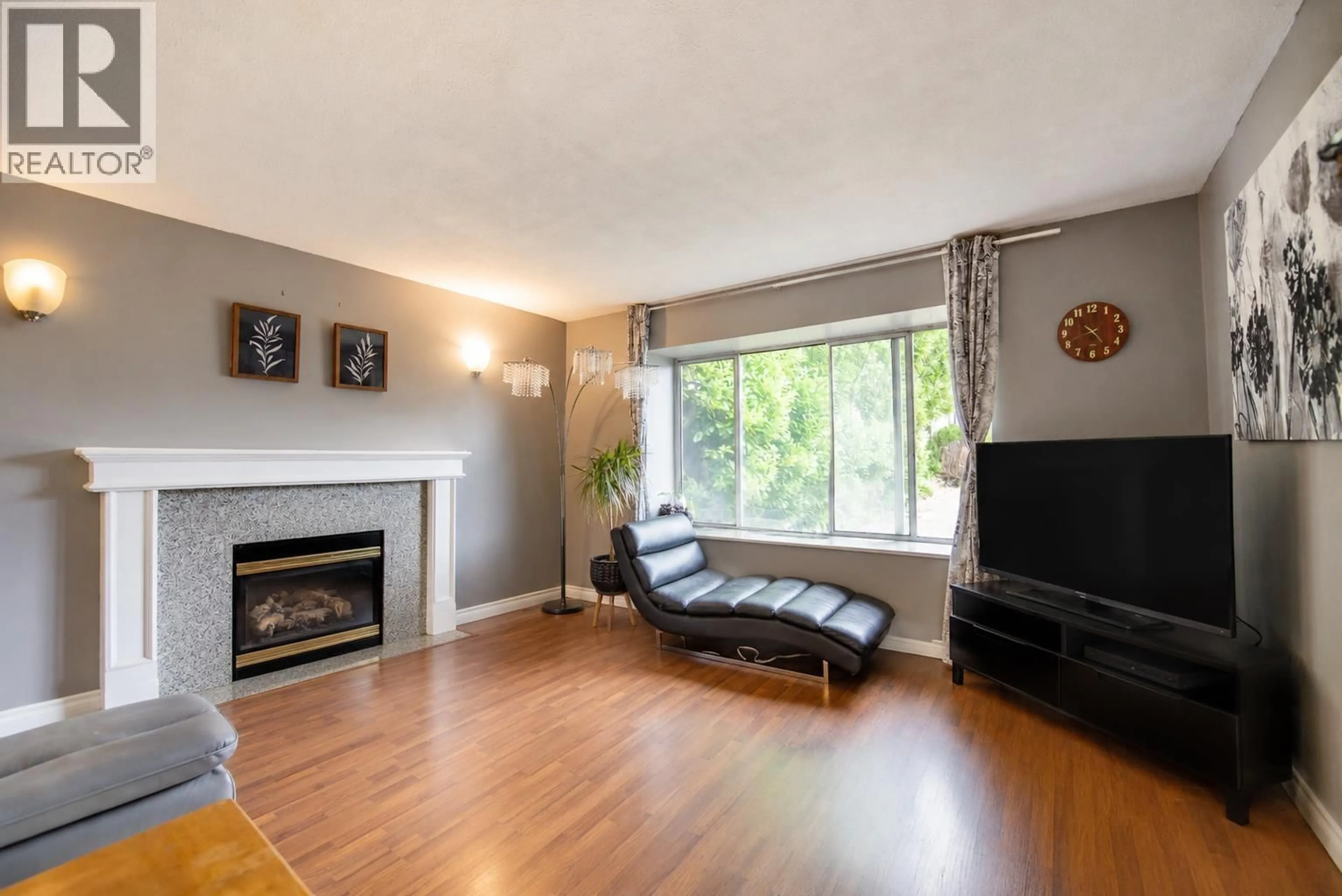 Living room with furniture, wood/laminate floor for 7231 LUCAS ROAD, Richmond British Columbia V6Y1E8