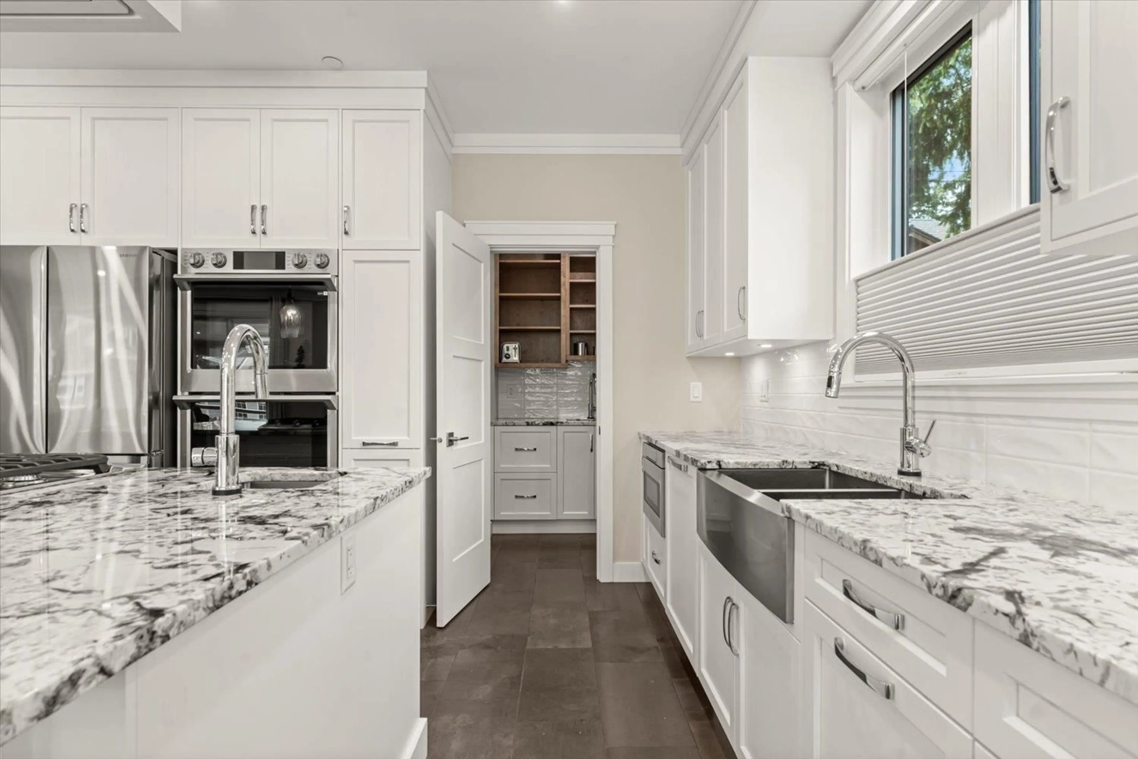 Contemporary kitchen, ceramic/tile floor for 413 MAPLE STREET, Cultus Lake British Columbia V2R4Z3
