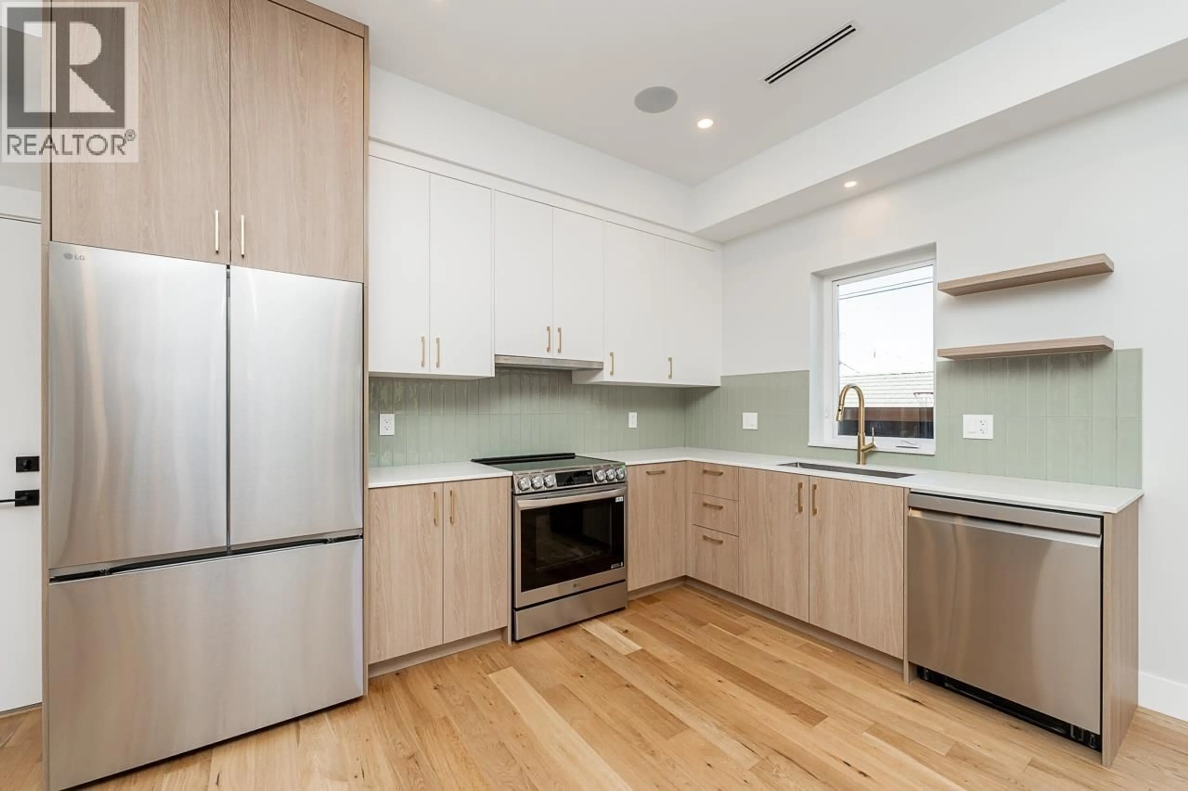 Contemporary kitchen, wood/laminate floor for 2 - 678 22ND AVENUE, Vancouver British Columbia V5V1V4