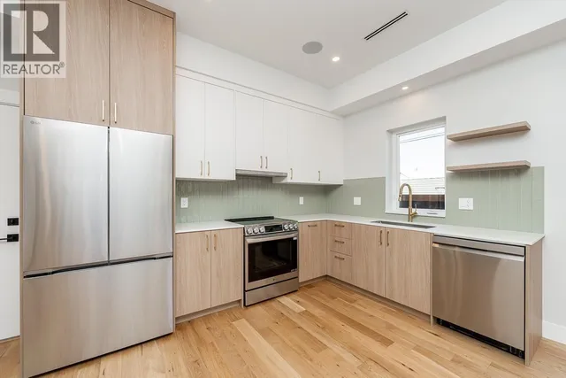 2 - 678 22ND AVENUE, Vancouver 3