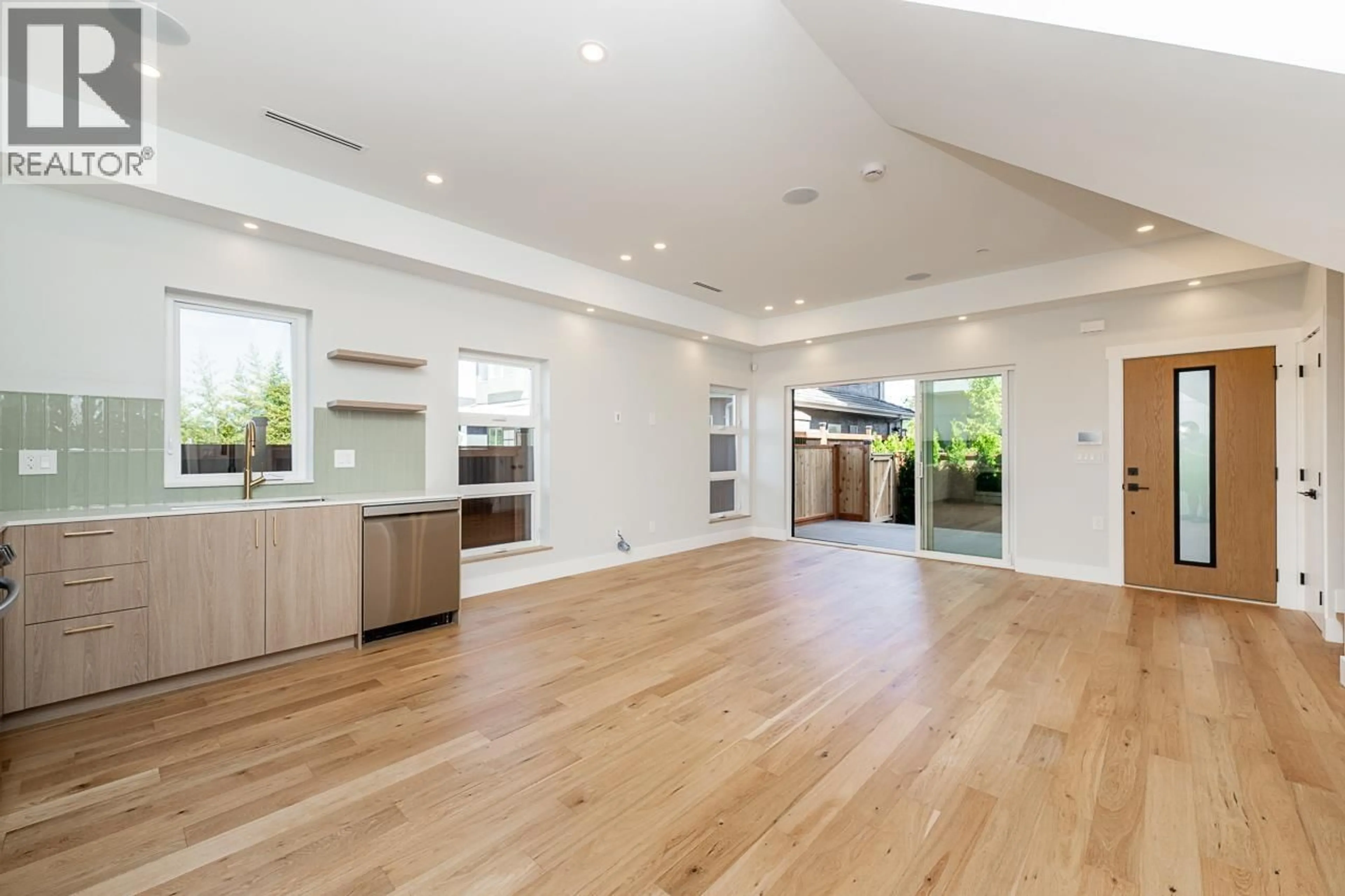 Open concept kitchen, wood/laminate floor for 2 - 678 22ND AVENUE, Vancouver British Columbia V5V1V4