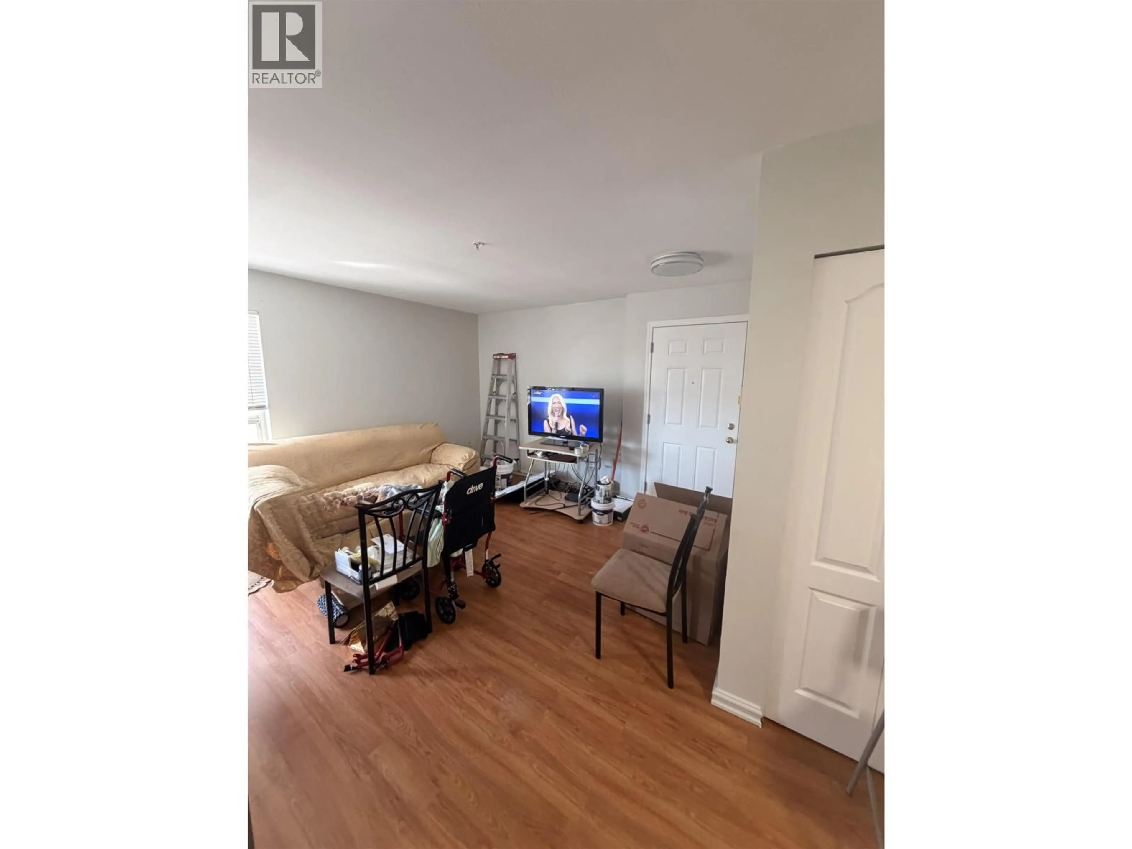 A pic of a room for 302 - 688 56TH AVENUE, Vancouver British Columbia V5X1R7