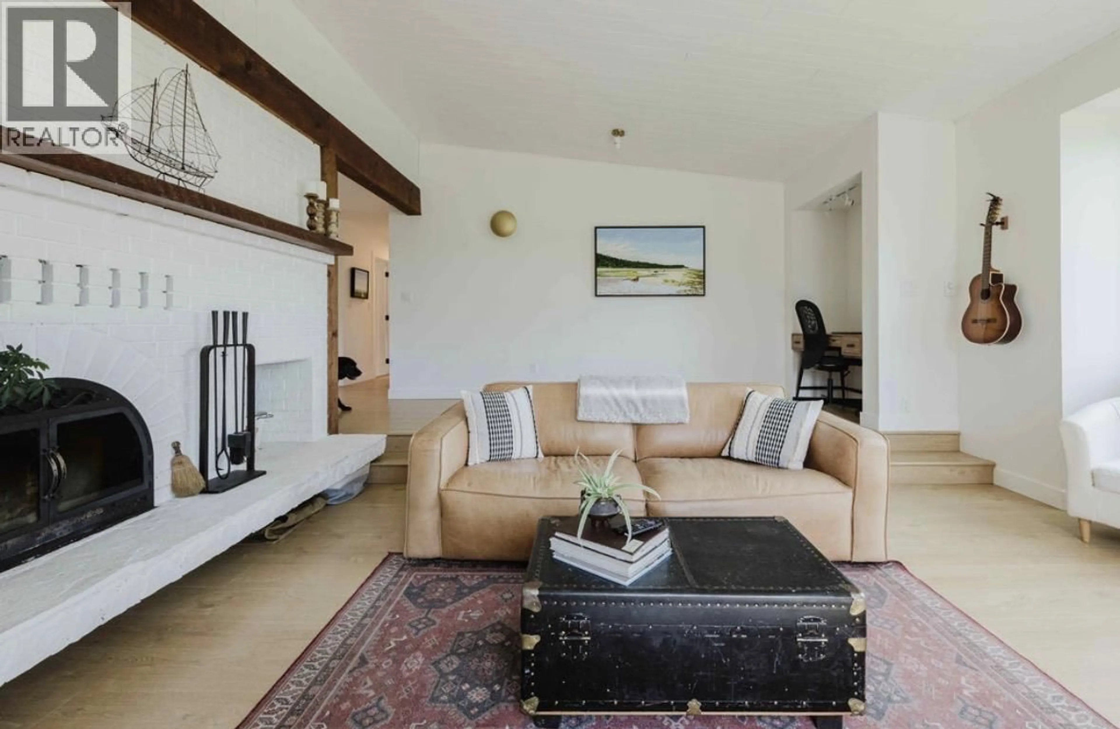 Living room with furniture, unknown for 679 CORLETT ROAD, Gibsons British Columbia V0N1V9