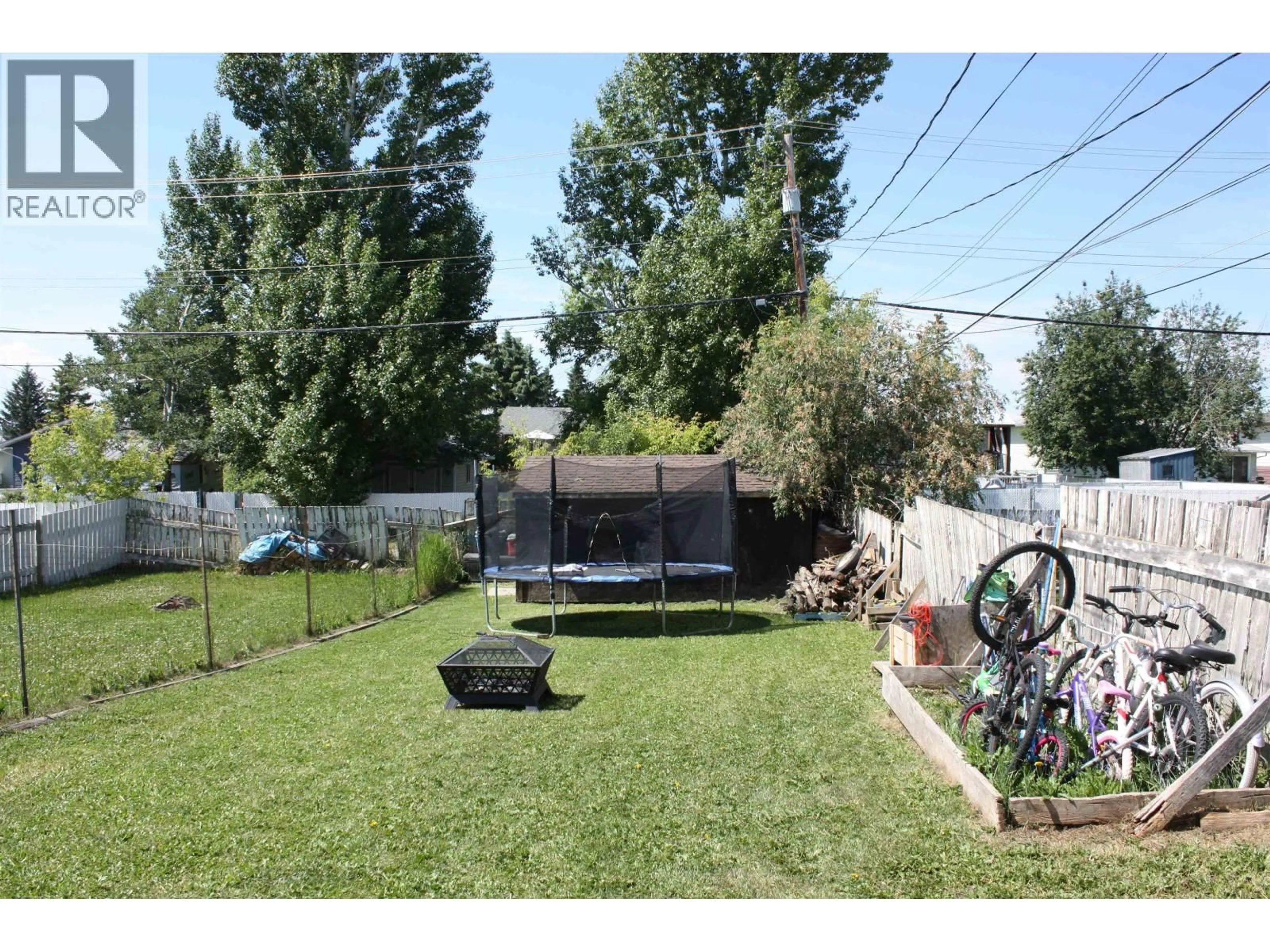 Patio, street for 9114 86 STREET, Fort St. John British Columbia V1J4M8